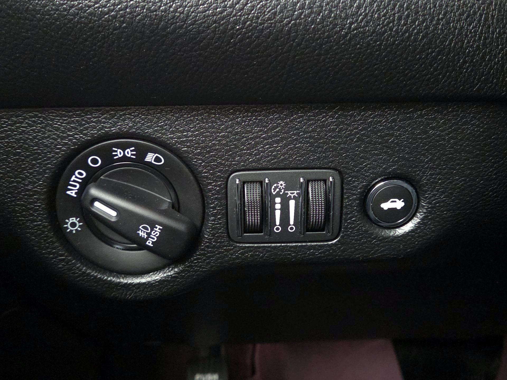 Thumbnail: 2018 Dodge Challenger - 13