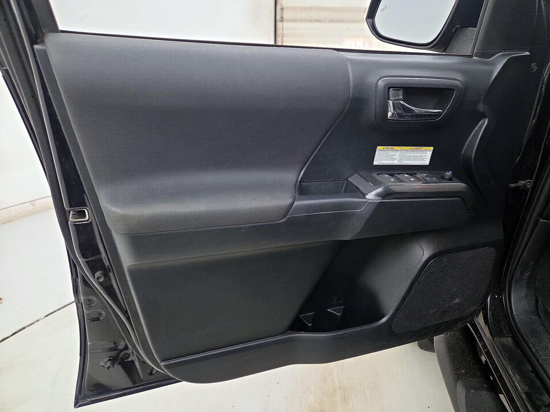 Thumbnail: 2019 Toyota Tacoma - 12