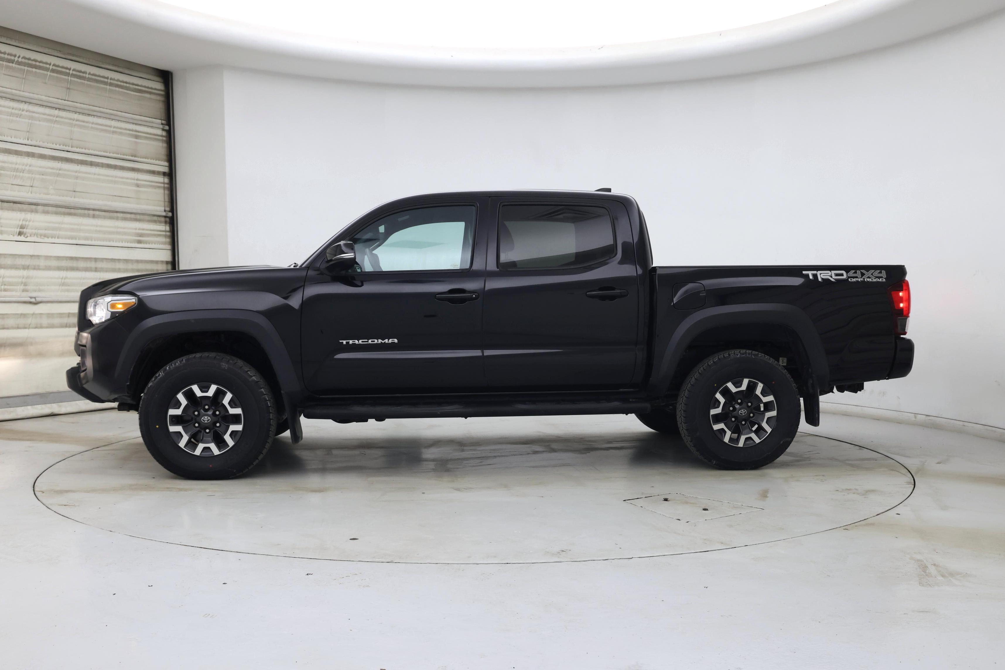 Thumbnail: 2019 Toyota Tacoma - 3