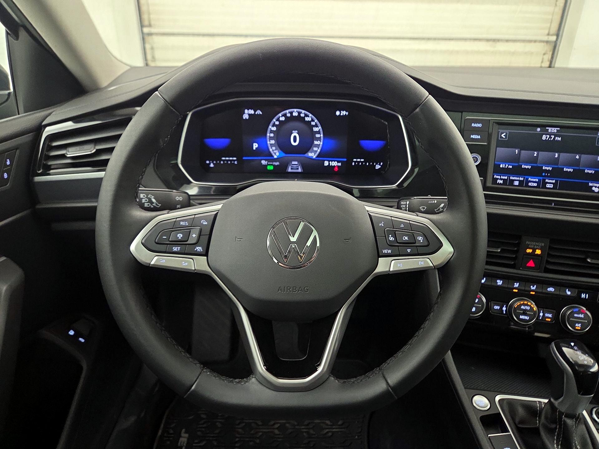 Thumbnail: 2023 Volkswagen Jetta - 10