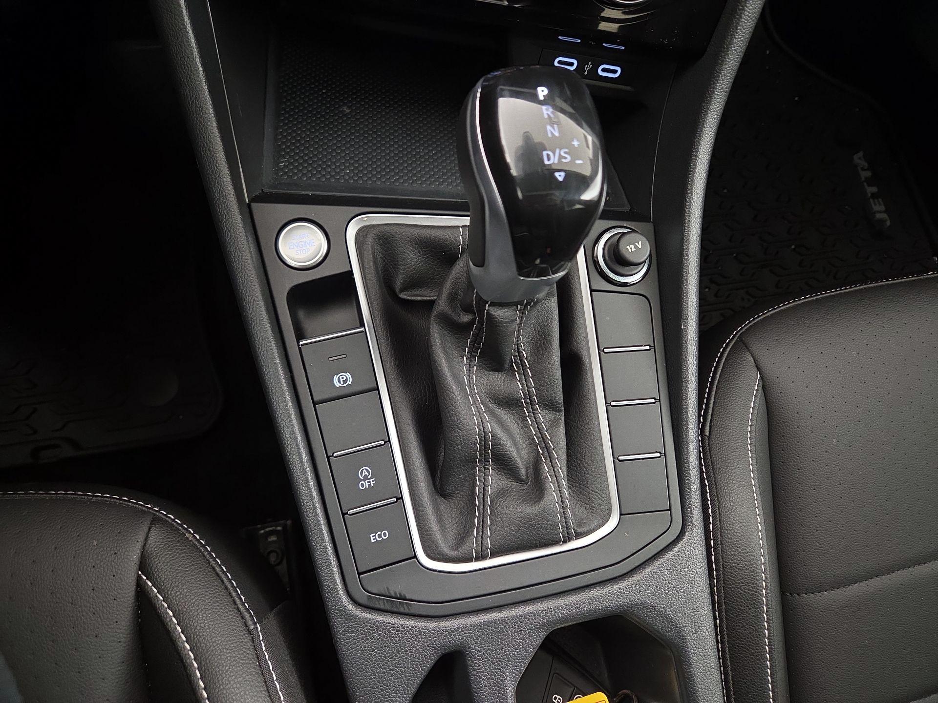 Thumbnail: 2023 Volkswagen Jetta - 17