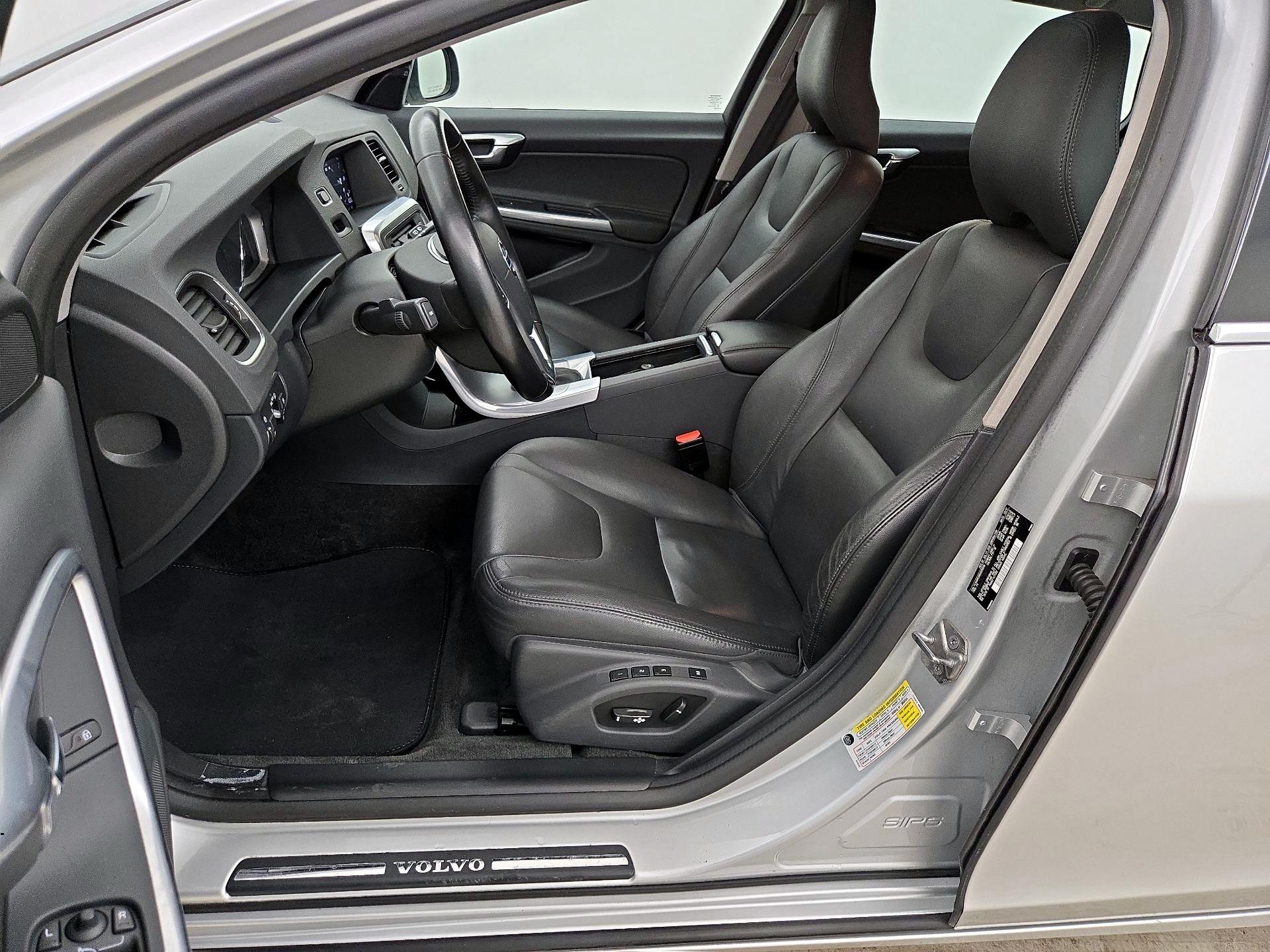 Thumbnail: 2017 Volvo V60 - 11