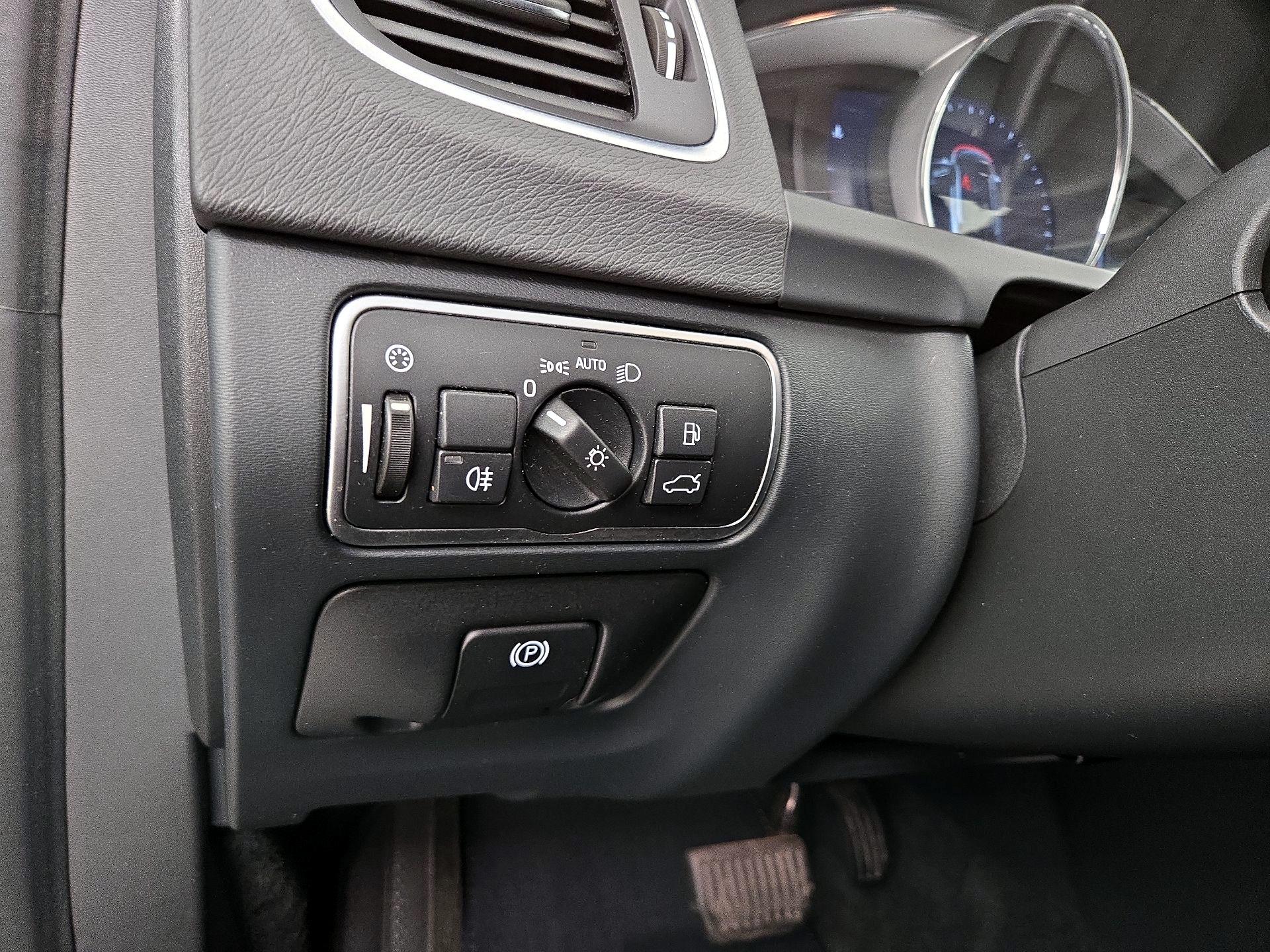 Thumbnail: 2017 Volvo V60 - 13