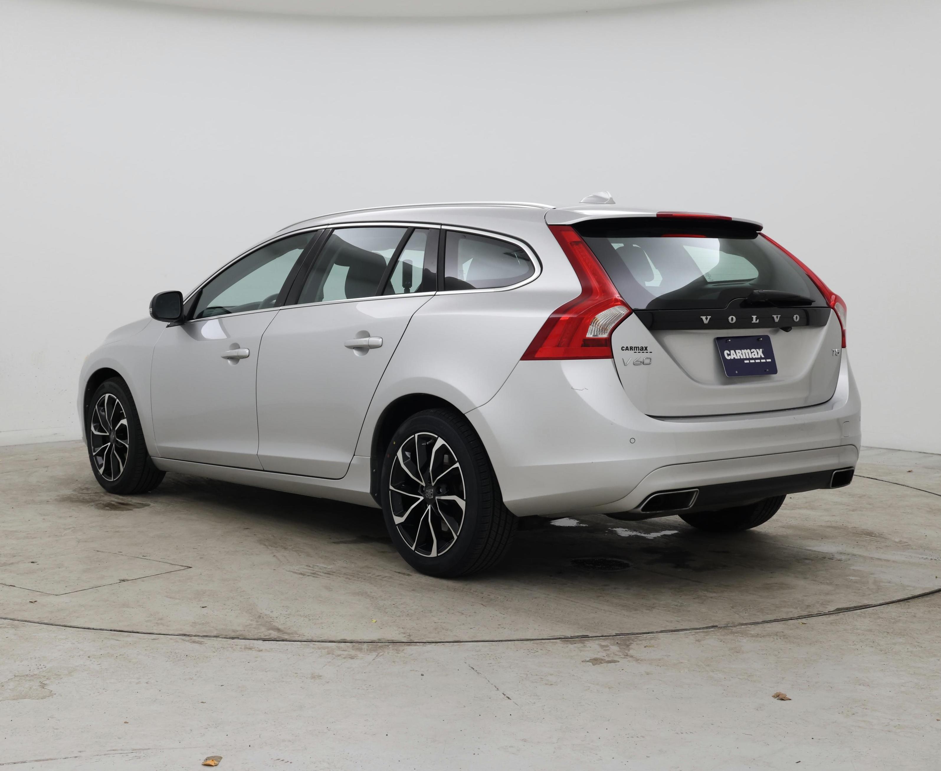 Thumbnail: 2017 Volvo V60 - 2