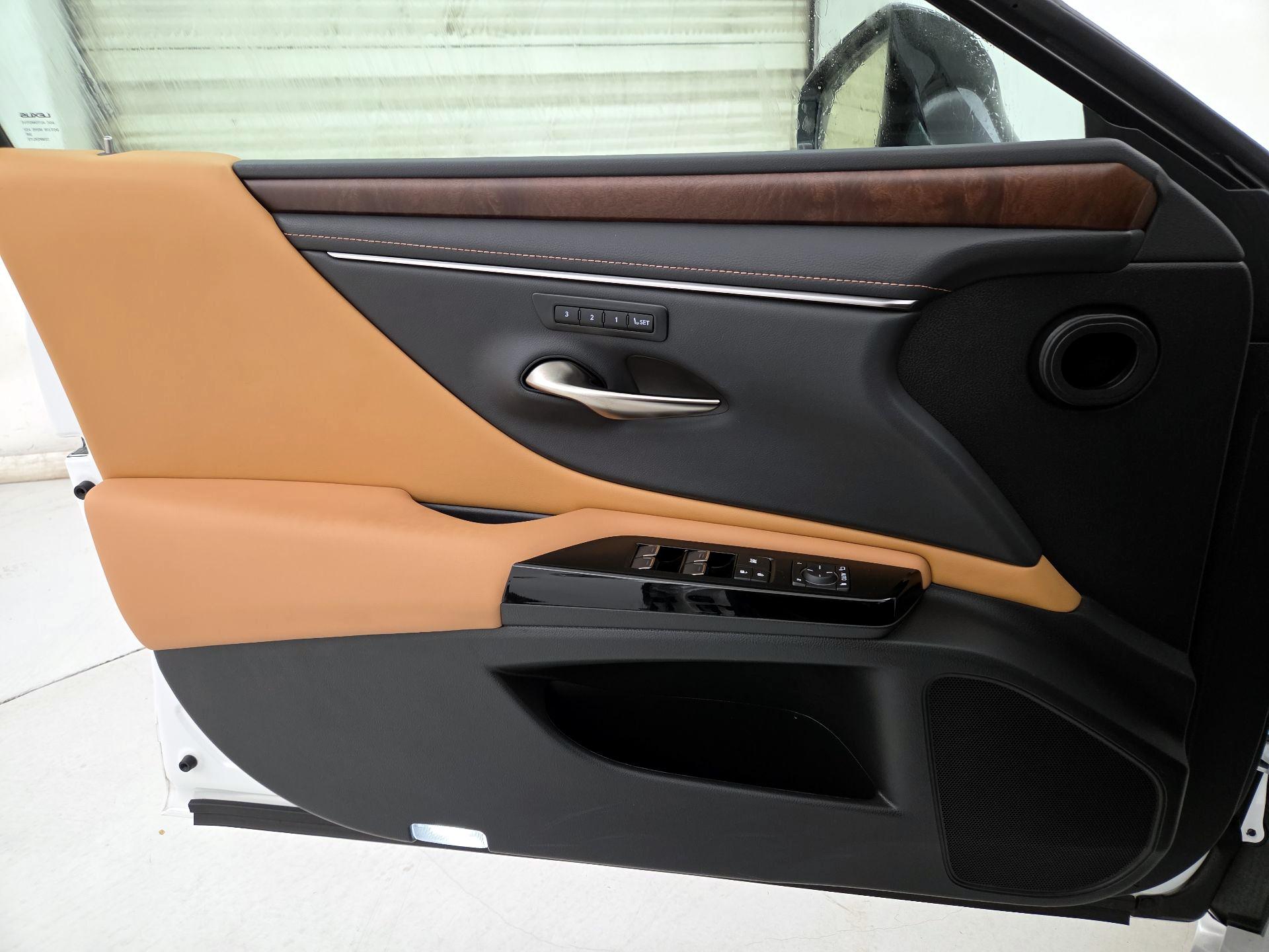 Thumbnail: 2024 Lexus ES - 12