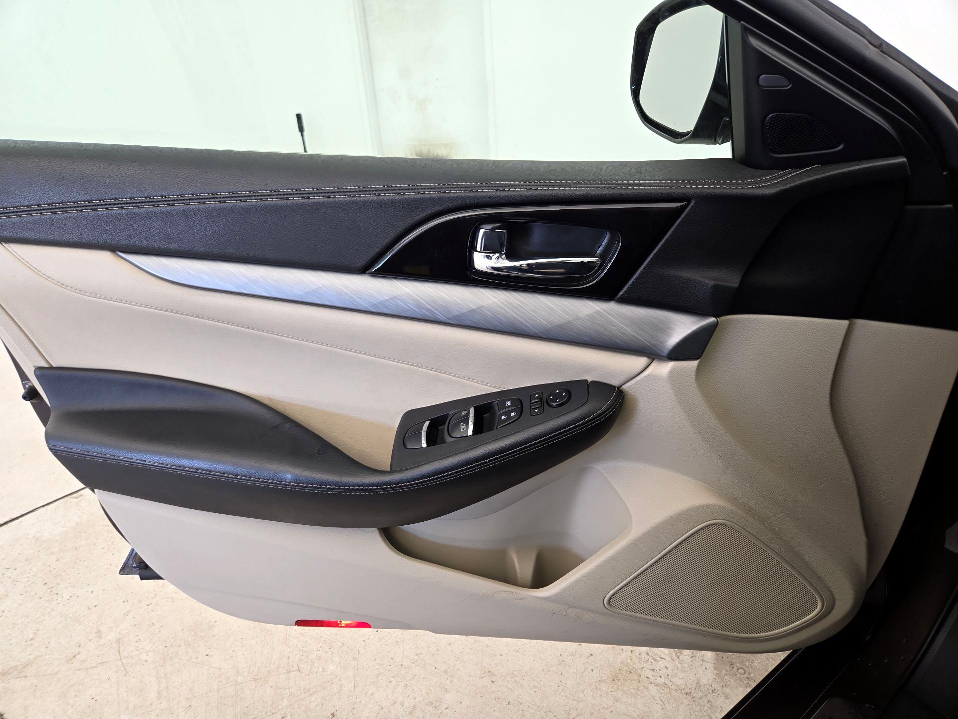 Thumbnail: 2016 Nissan Maxima - 12