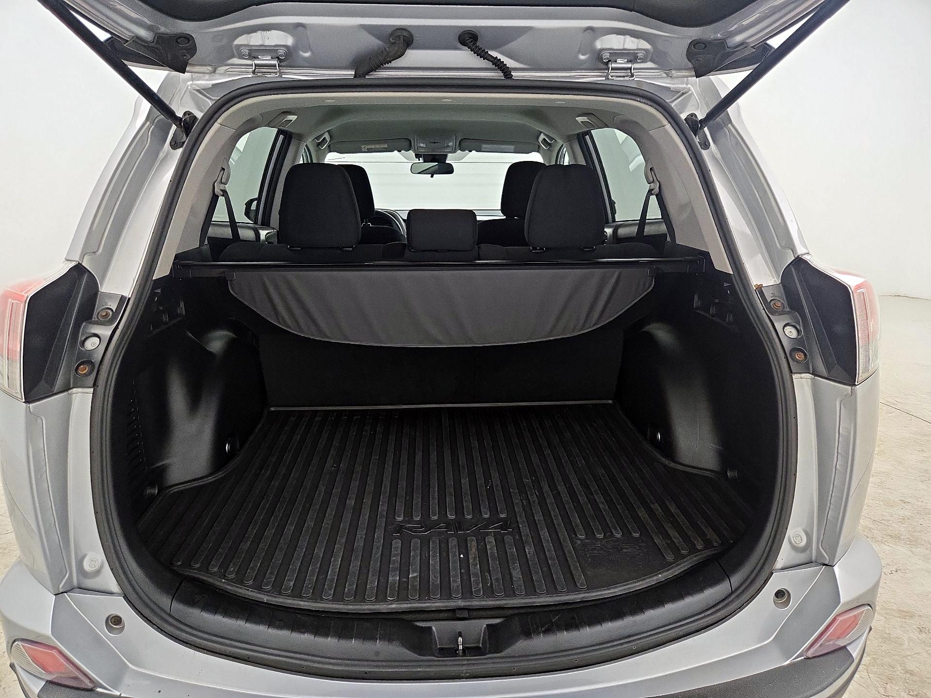 Thumbnail: 2017 Toyota RAV4 - 20