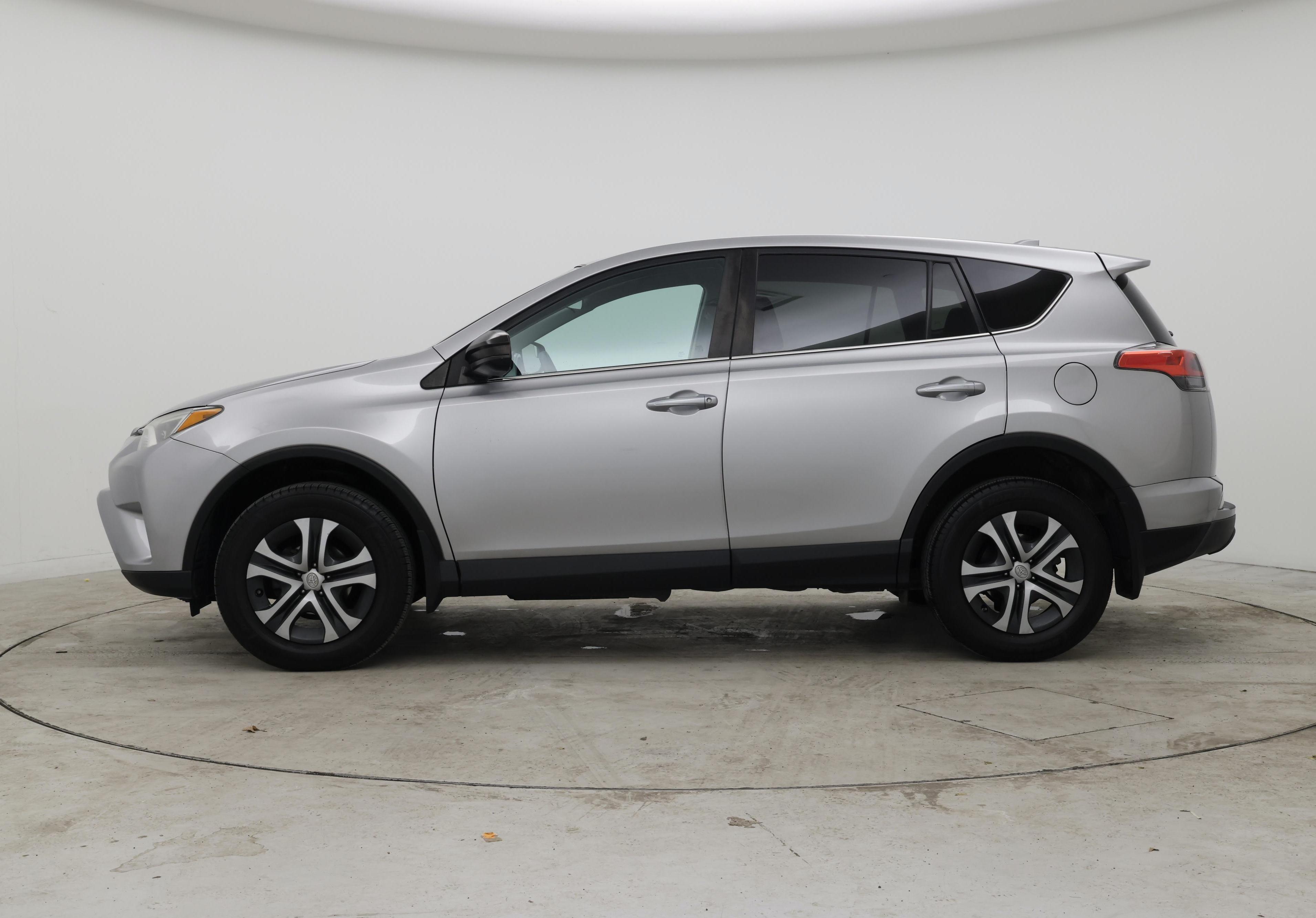 Thumbnail: 2017 Toyota RAV4 - 3