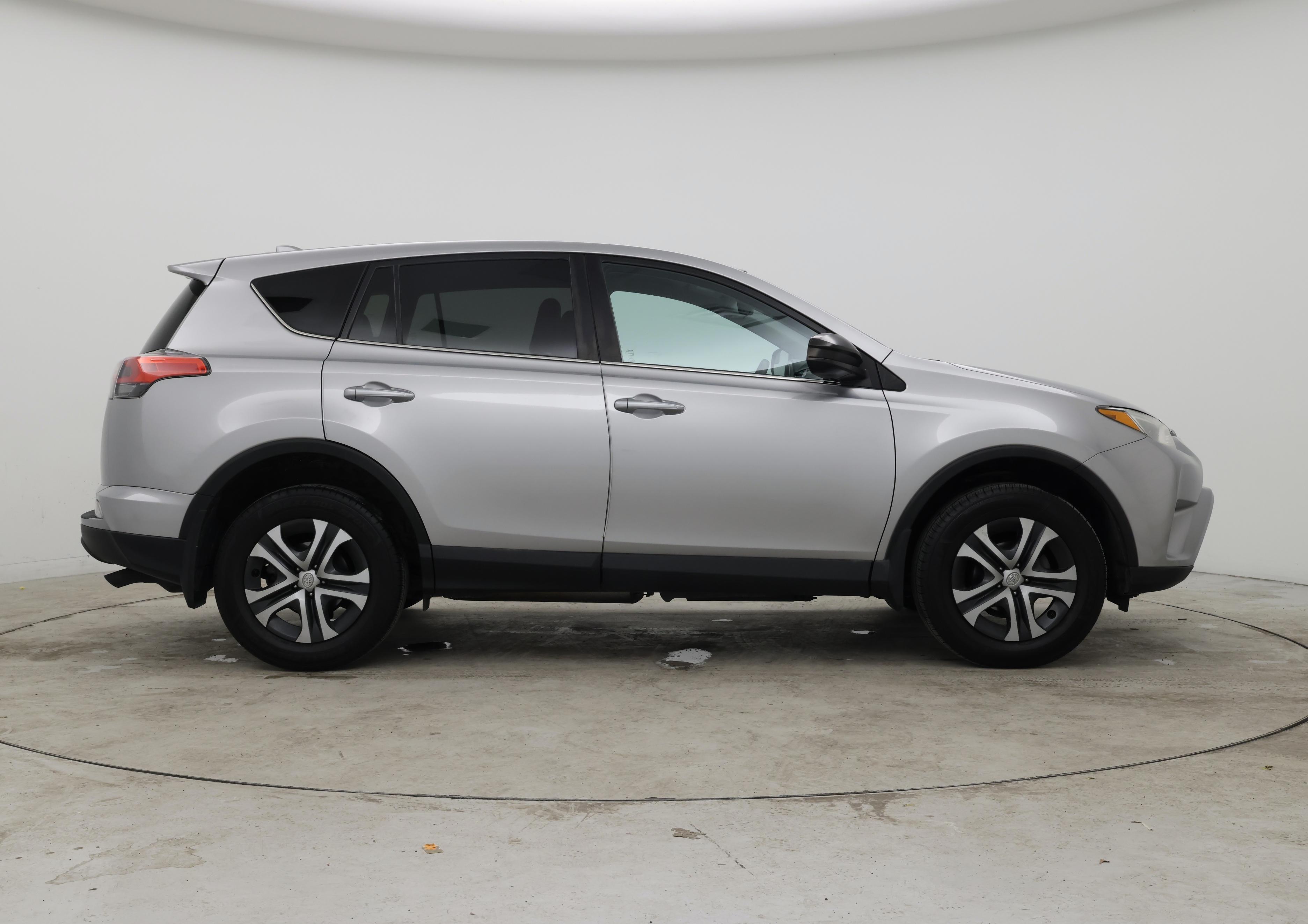 Thumbnail: 2017 Toyota RAV4 - 7