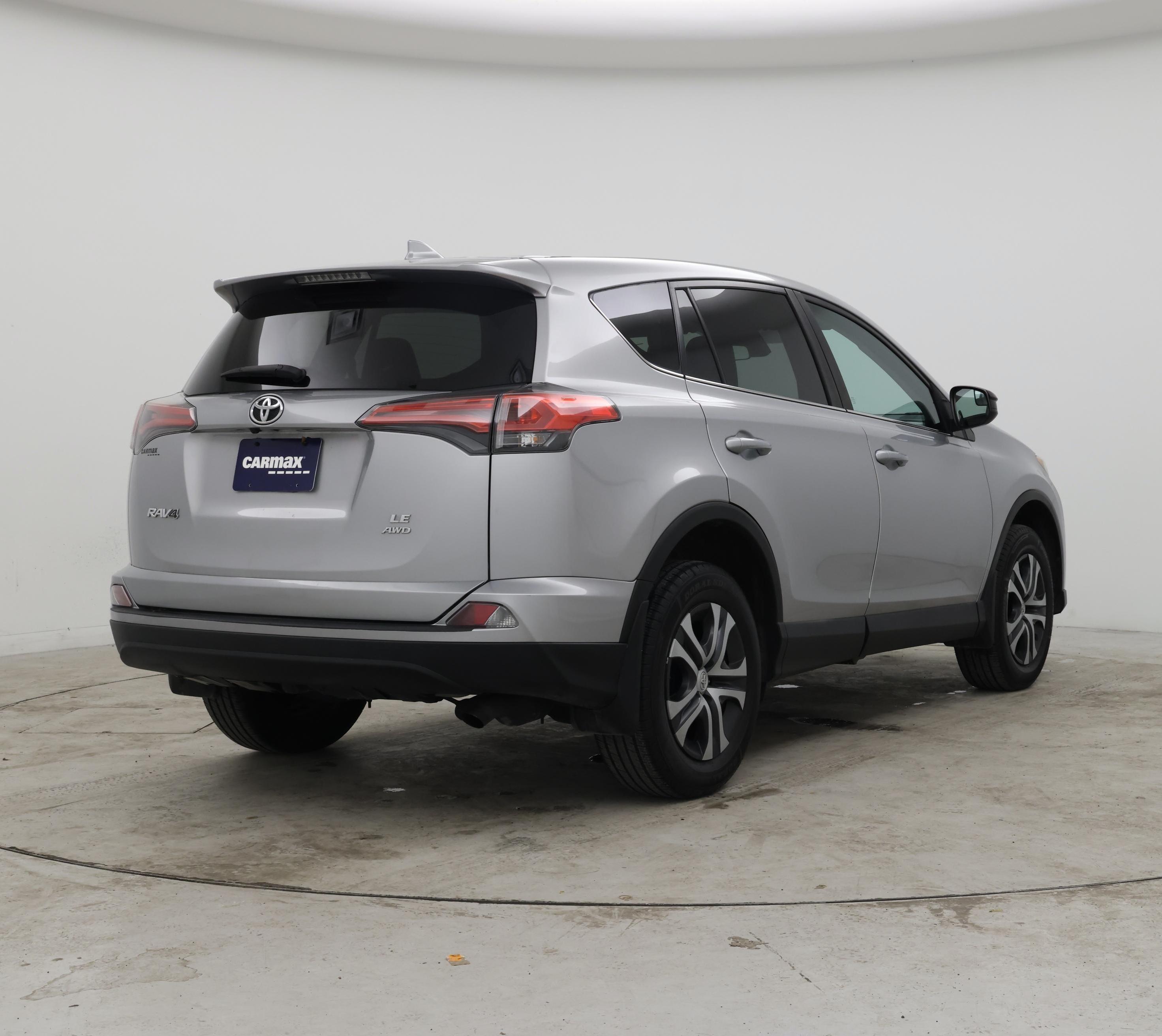 Thumbnail: 2017 Toyota RAV4 - 8