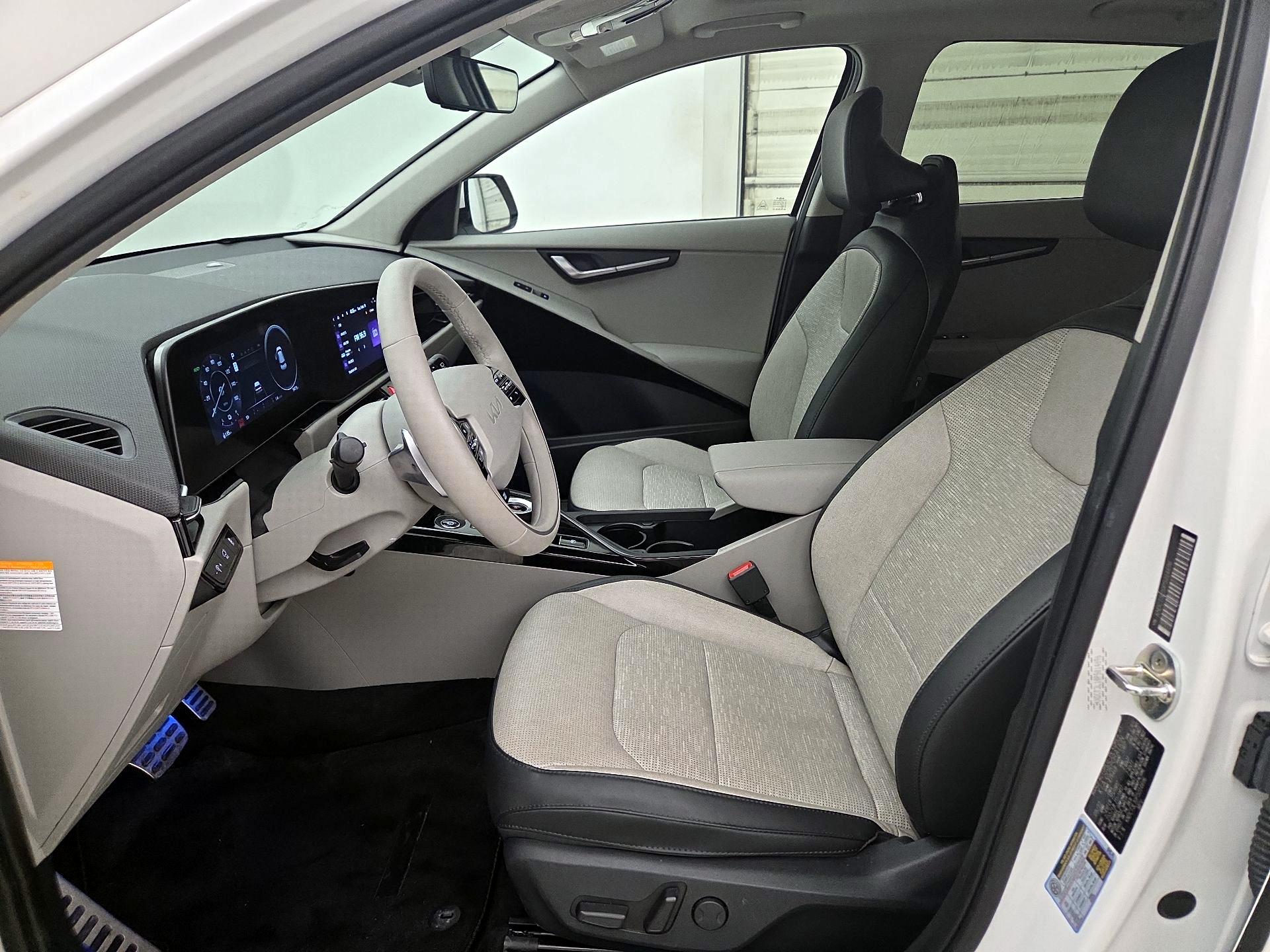 Thumbnail: 2023 Kia Niro - 11