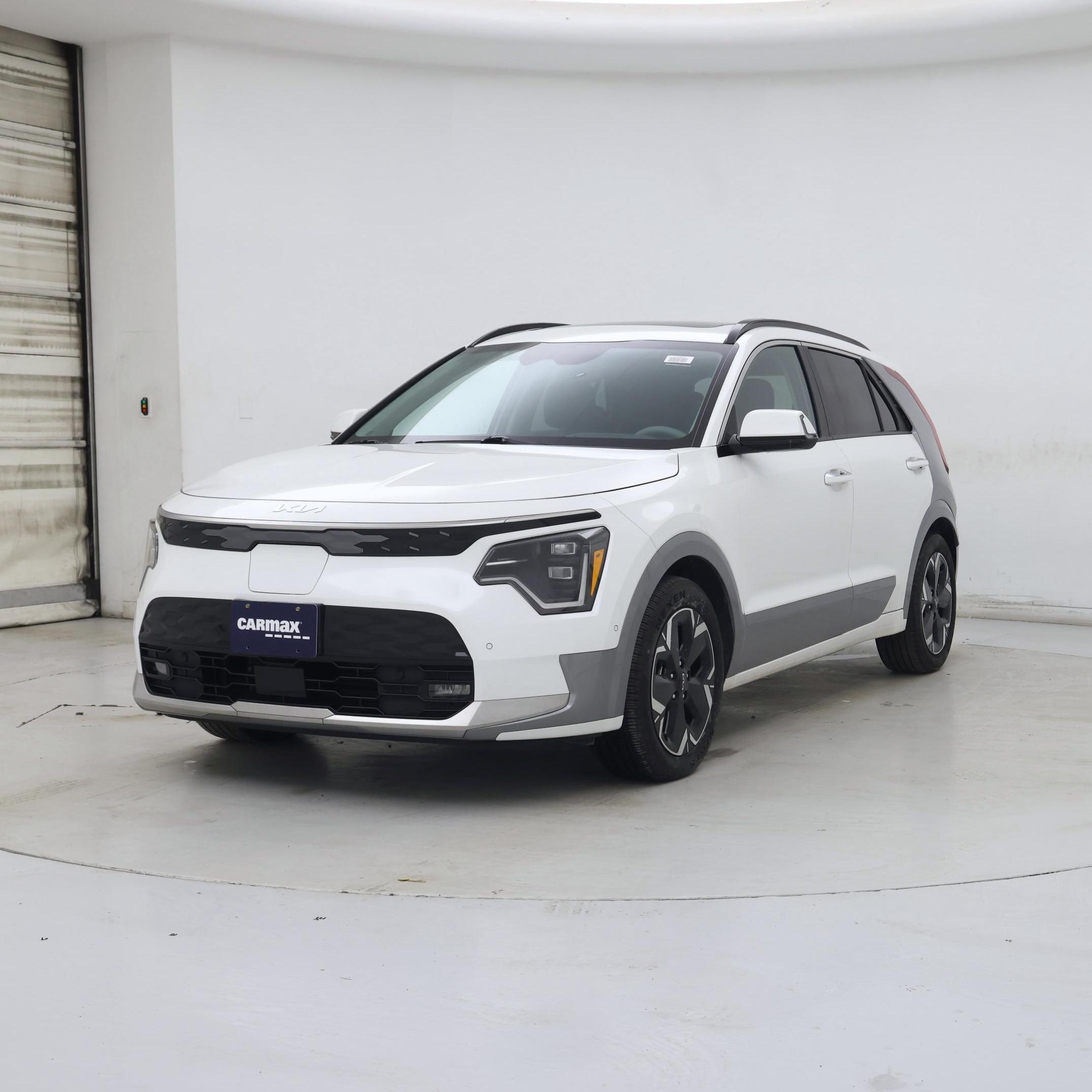 Thumbnail: 2023 Kia Niro - 4