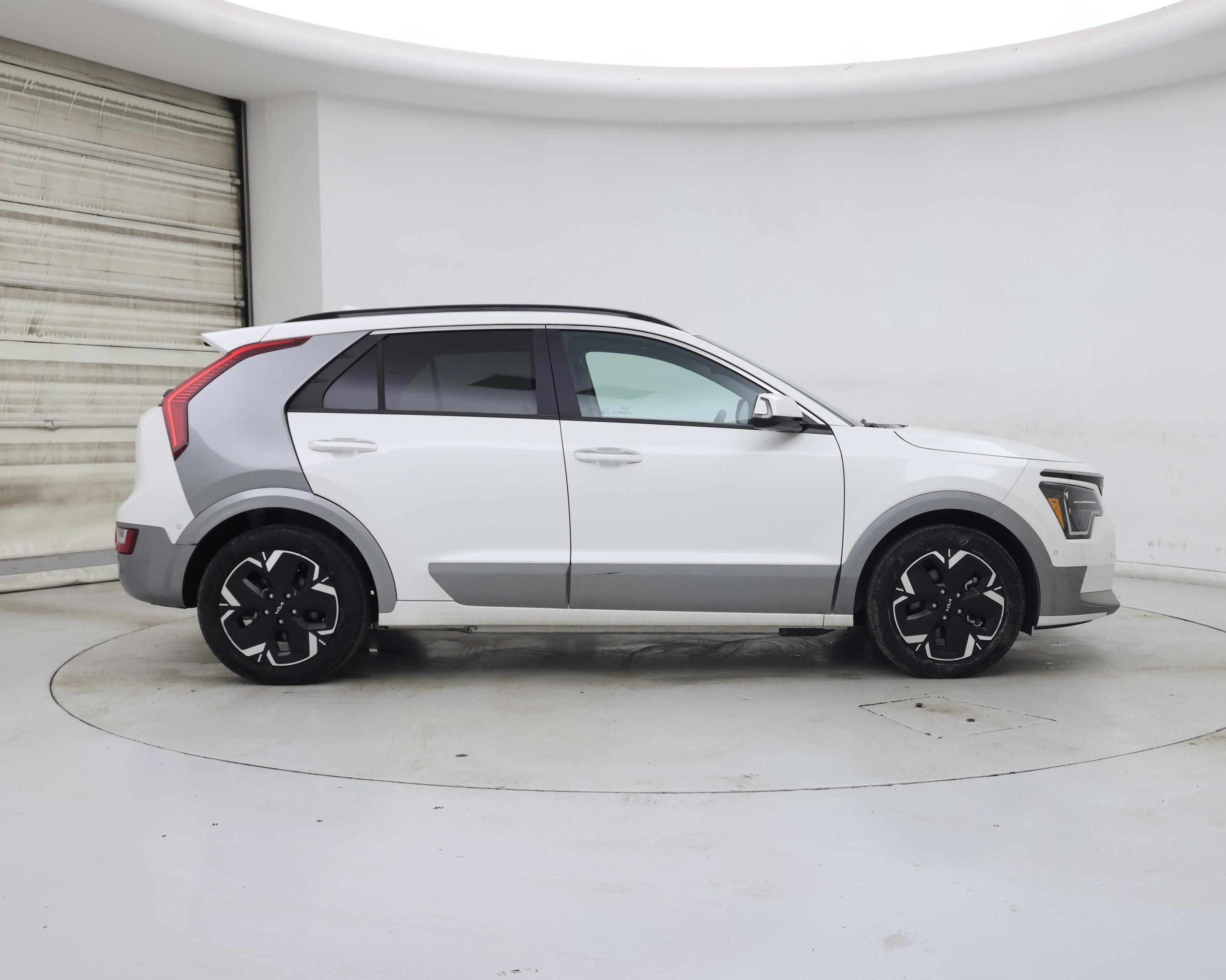 Thumbnail: 2023 Kia Niro - 7