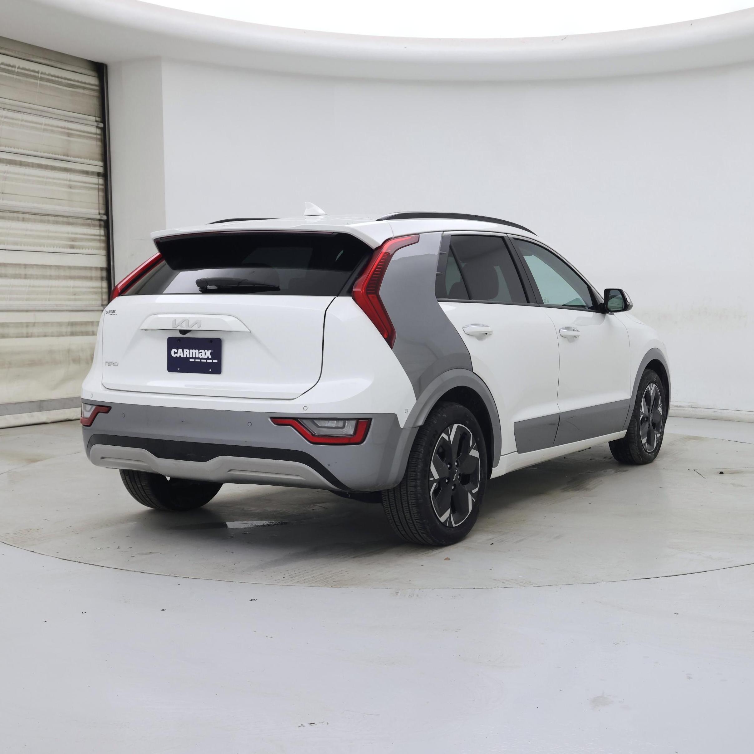 Thumbnail: 2023 Kia Niro - 8