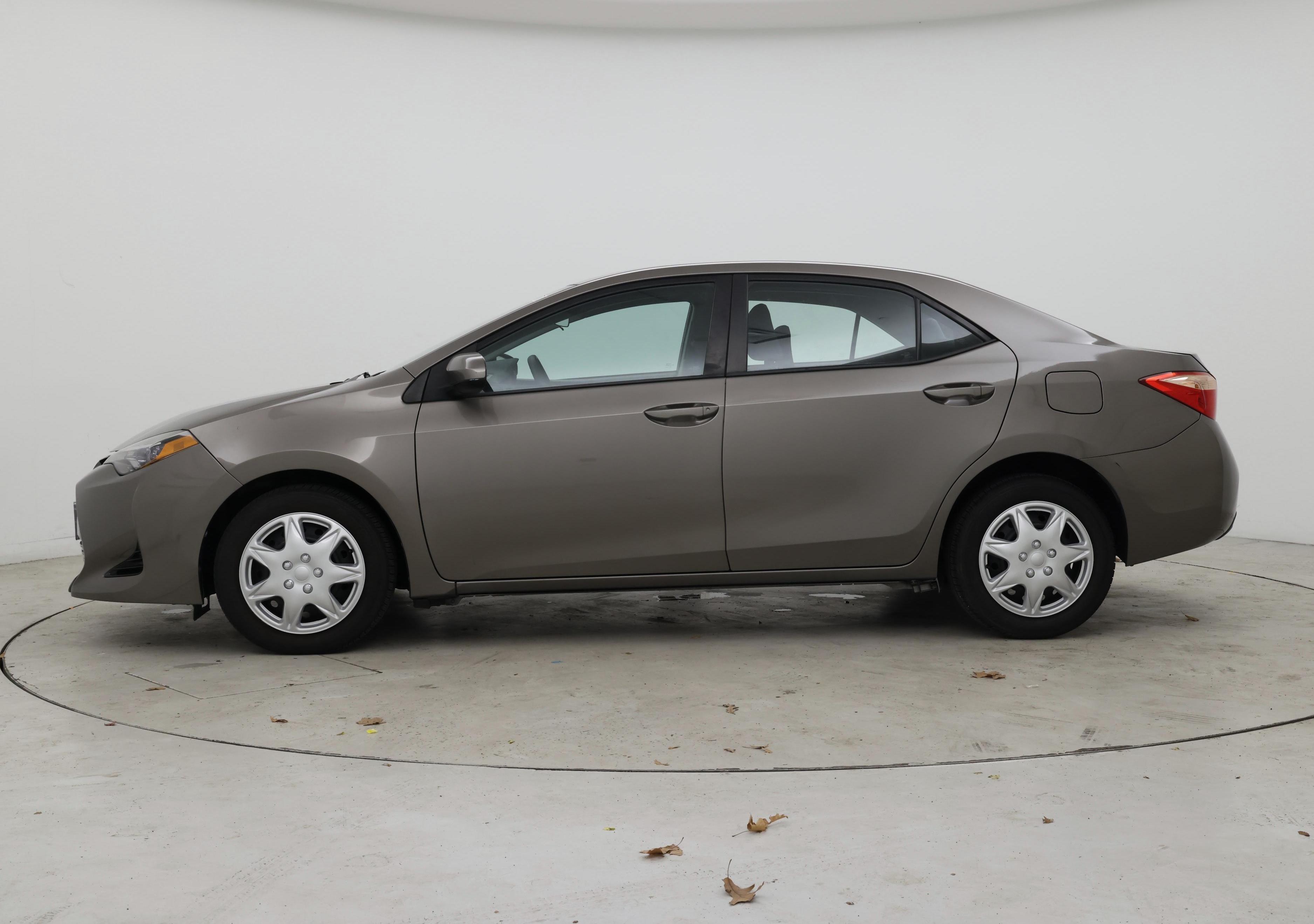 Thumbnail: 2017 Toyota Corolla - 3