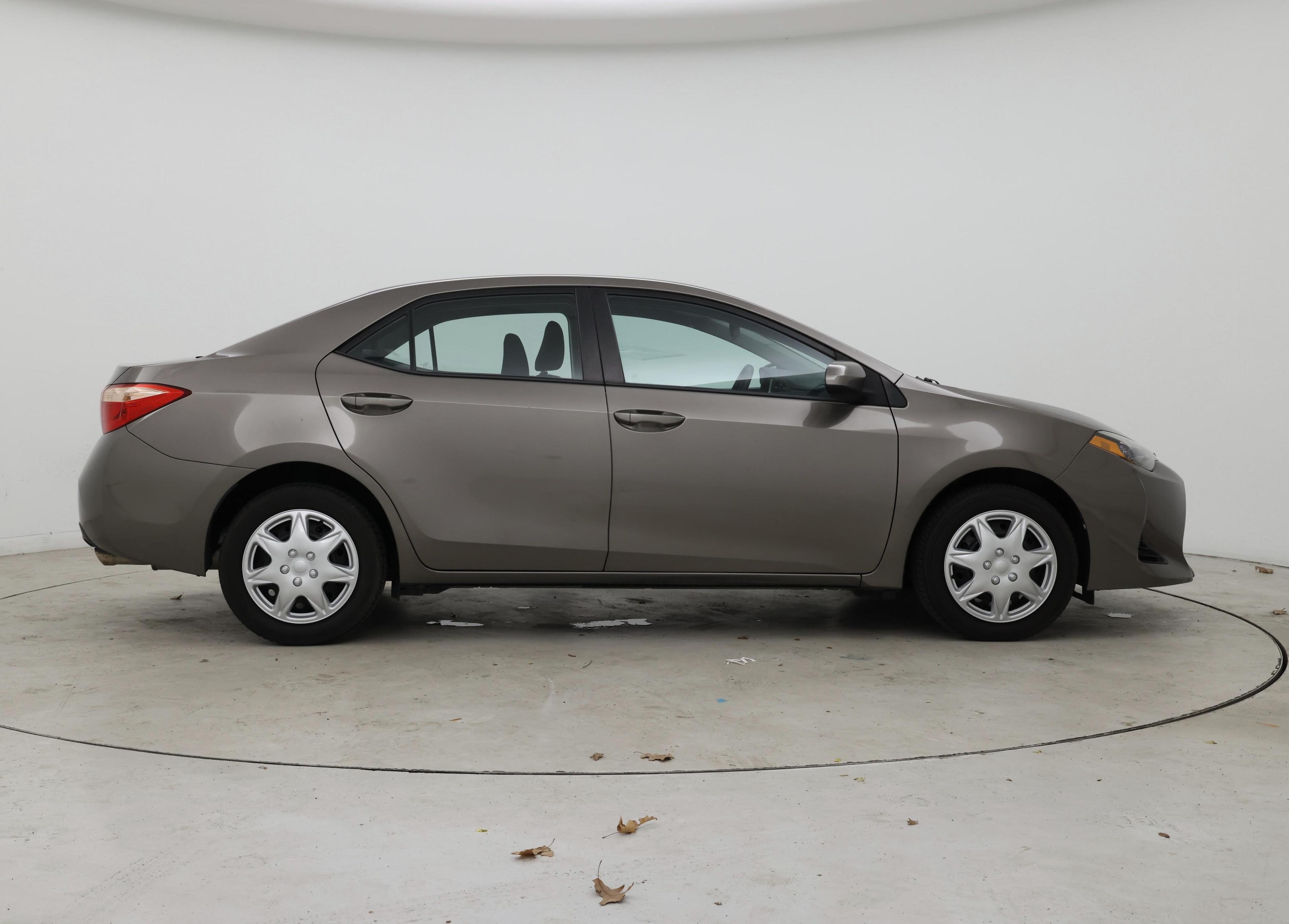 Thumbnail: 2017 Toyota Corolla - 7