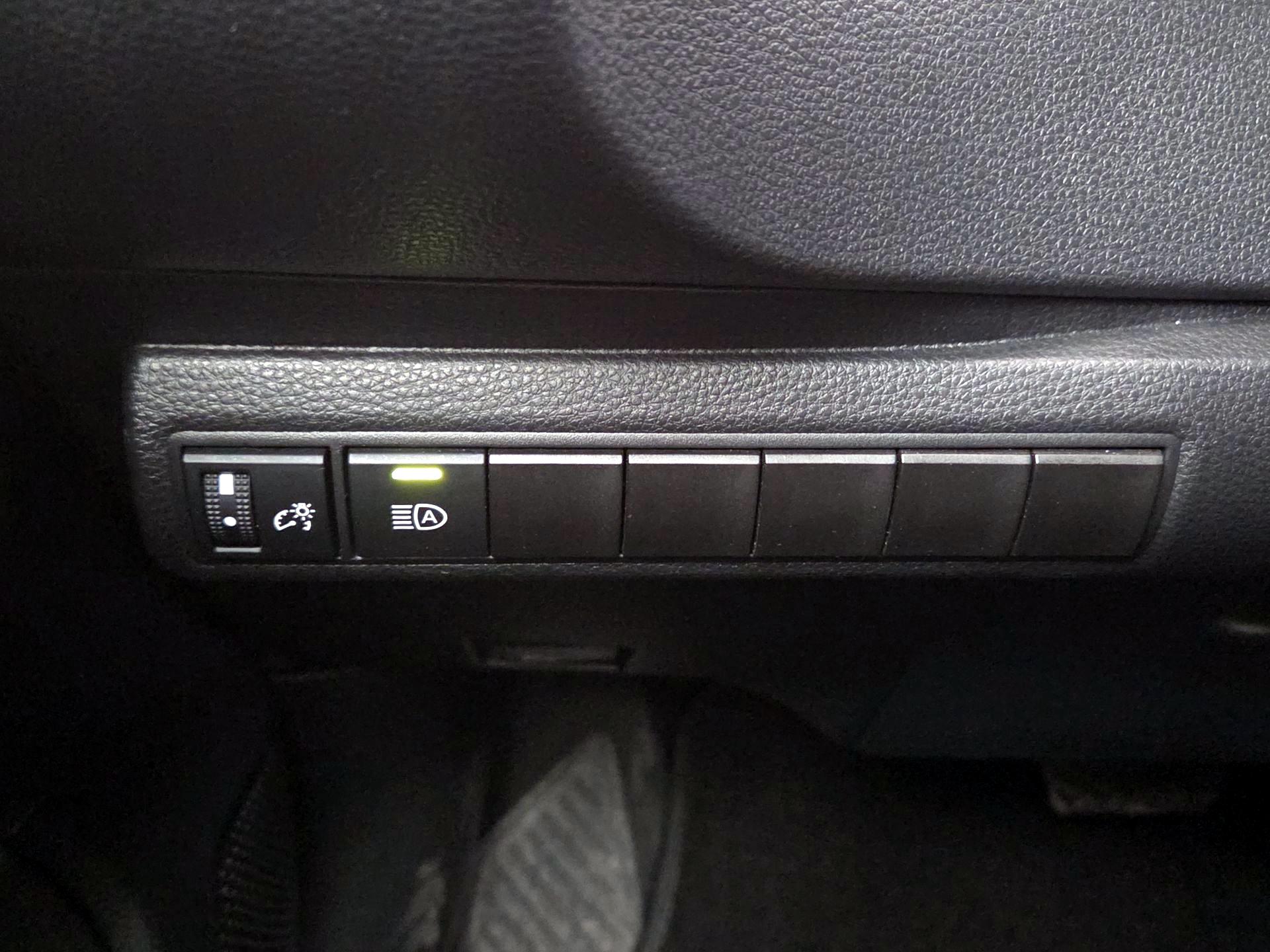 Thumbnail: 2025 Toyota Corolla - 13