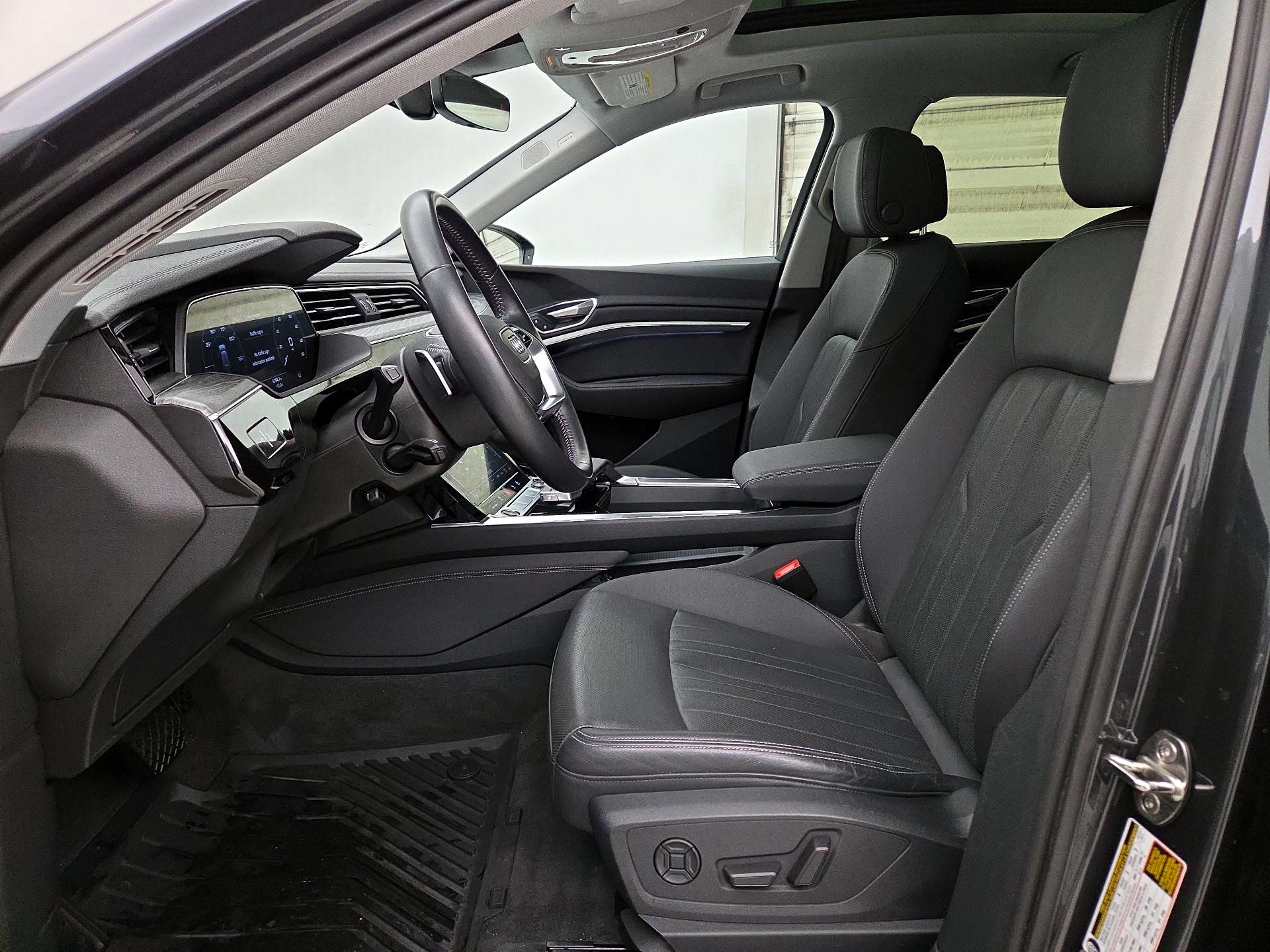 Thumbnail: 2021 Audi e-tron - 11