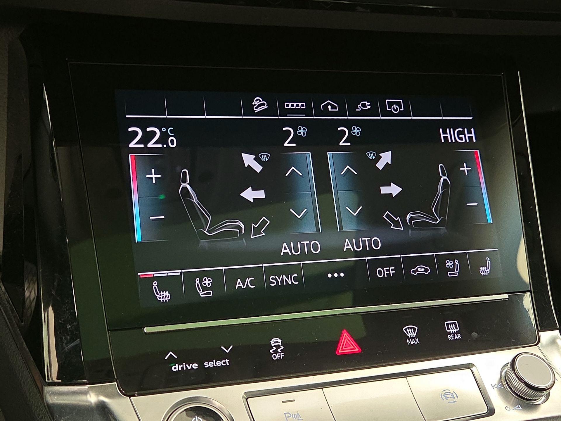 Thumbnail: 2021 Audi e-tron - 16