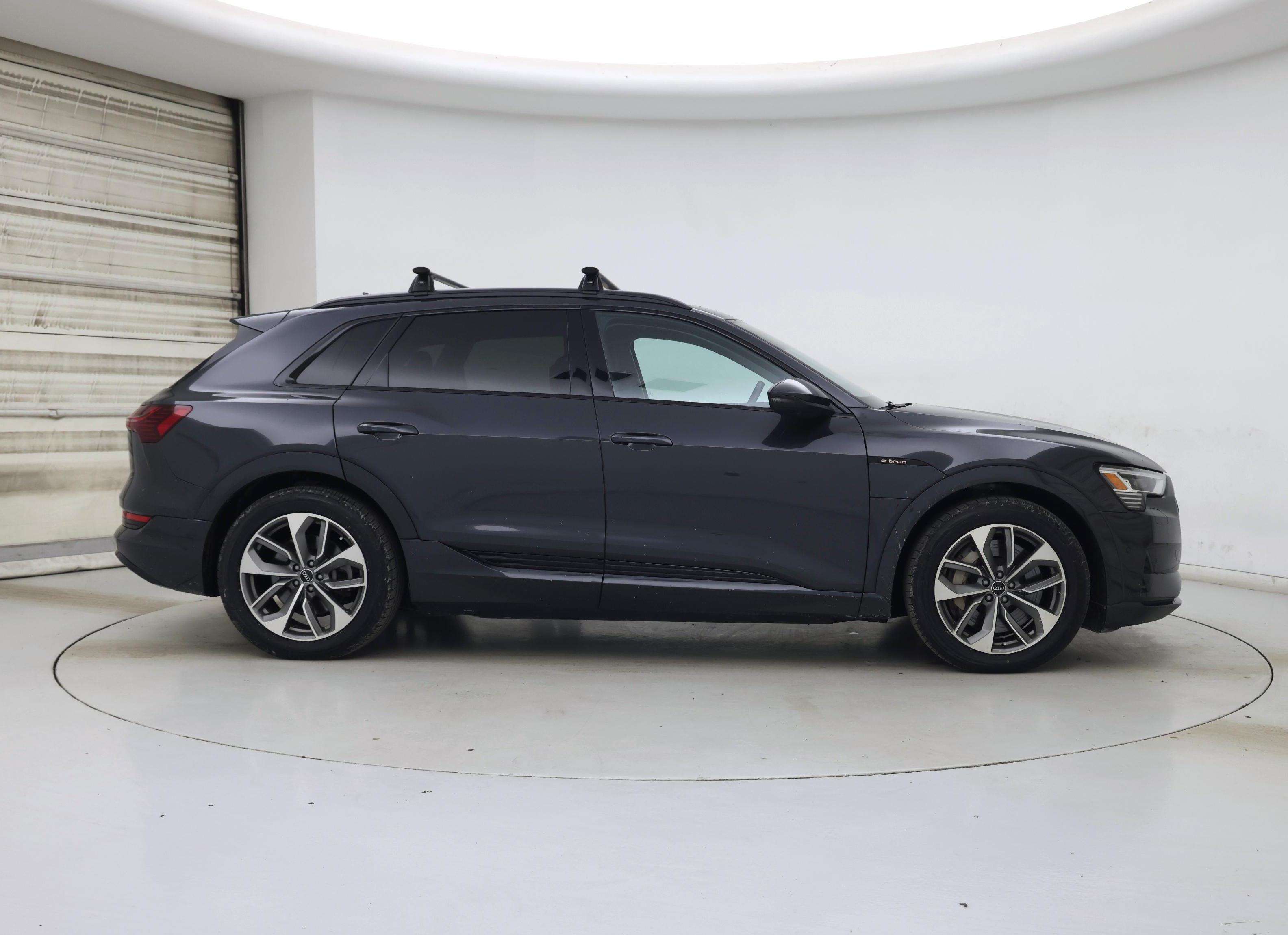 Thumbnail: 2021 Audi e-tron - 7