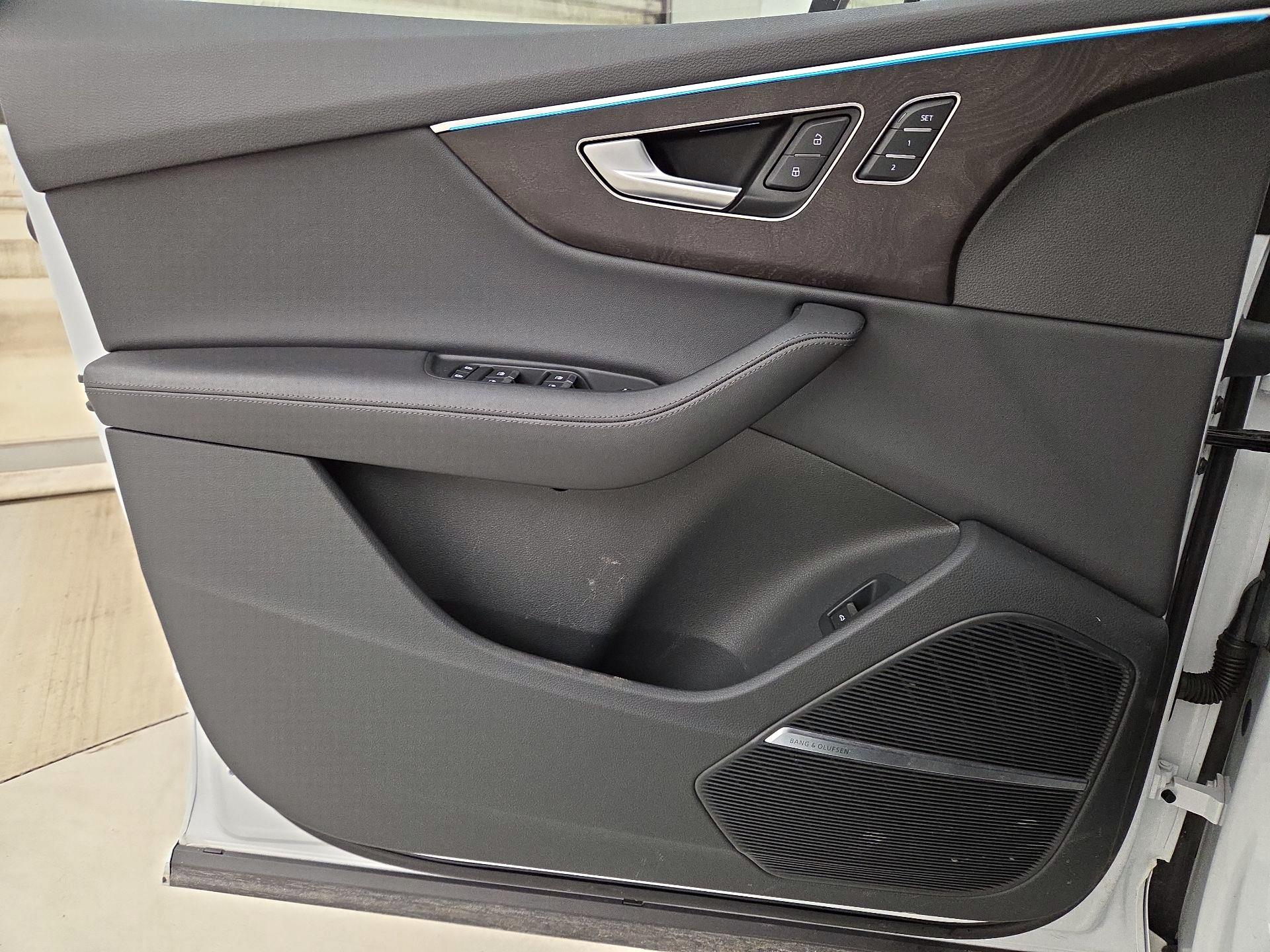 Thumbnail: 2023 Audi Q7 - 12