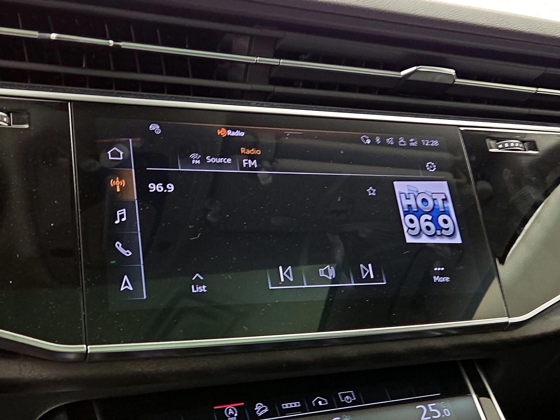 Thumbnail: 2023 Audi Q7 - 15