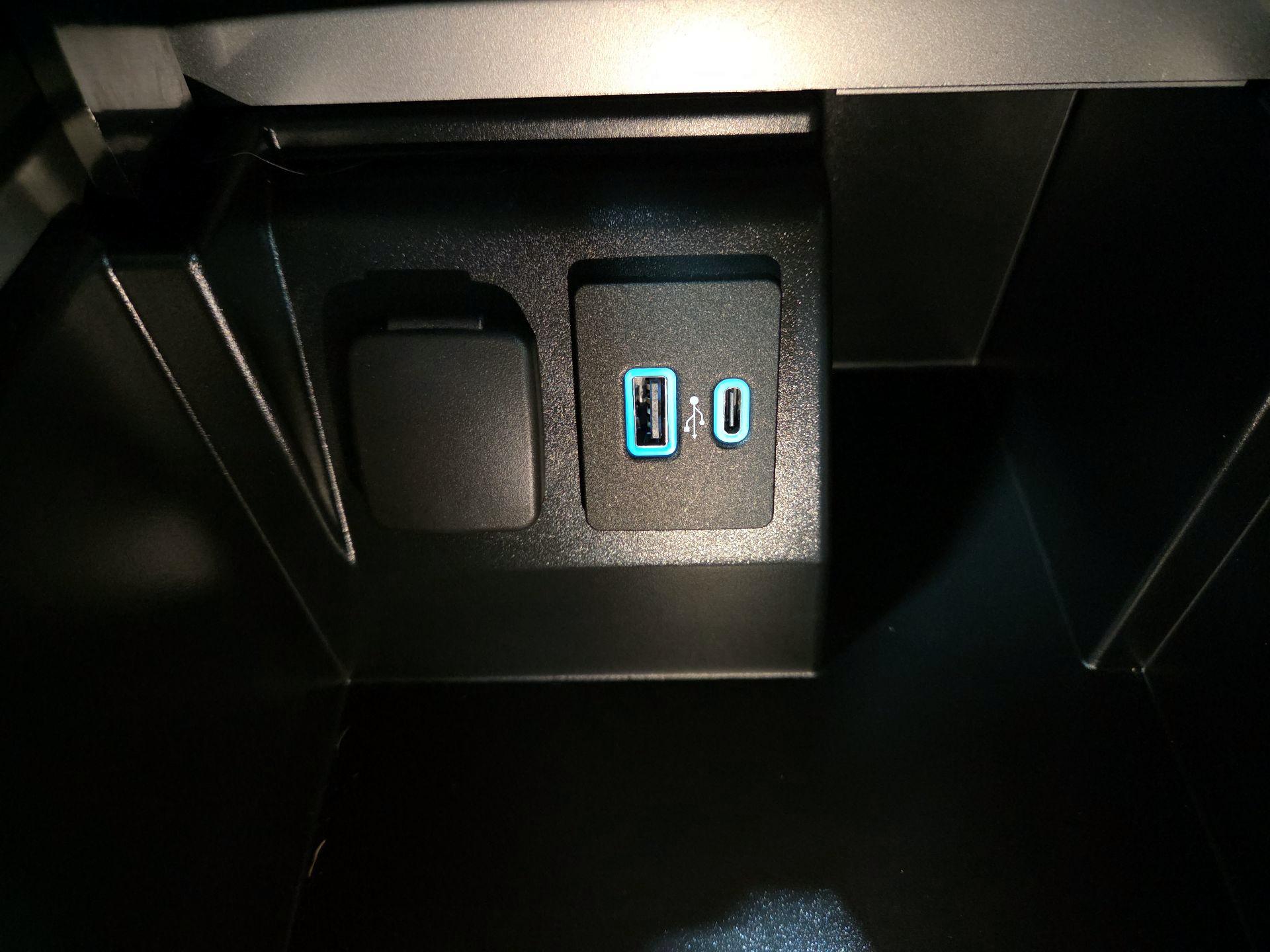 Thumbnail: 2021 Ford Explorer - 18