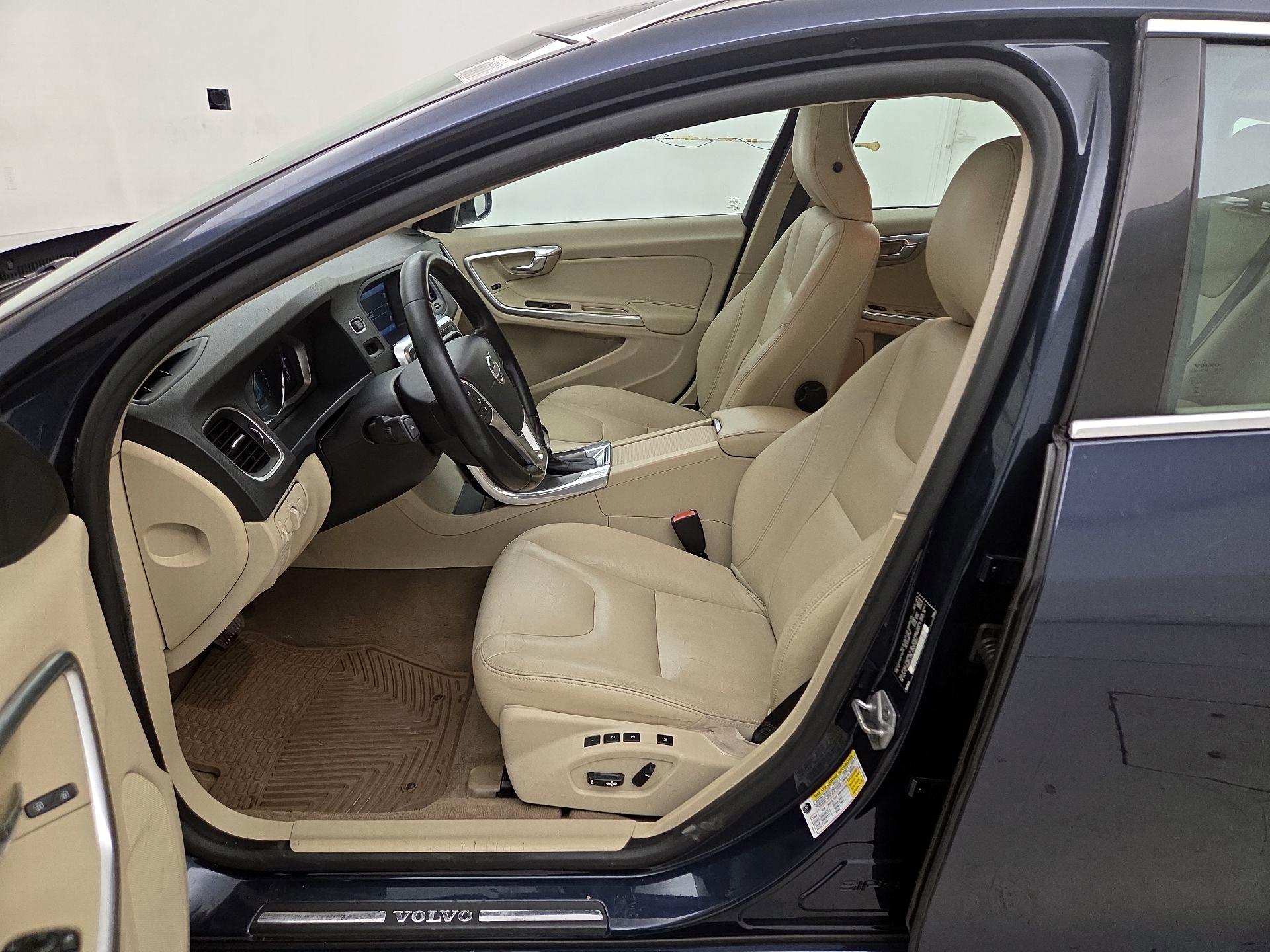 Thumbnail: 2015 Volvo V60 - 11