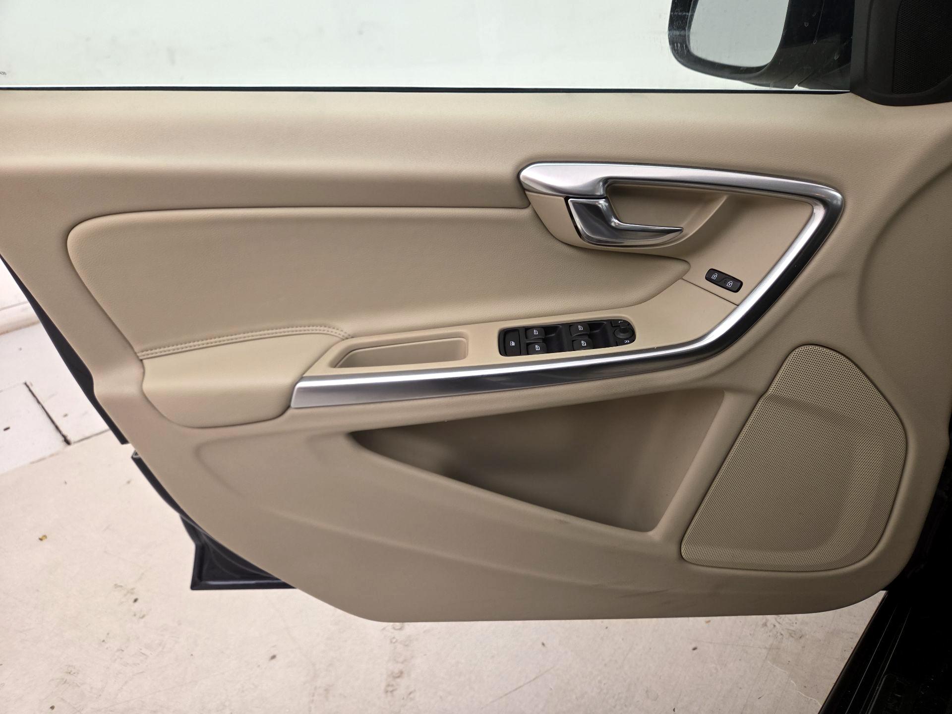 Thumbnail: 2015 Volvo V60 - 12