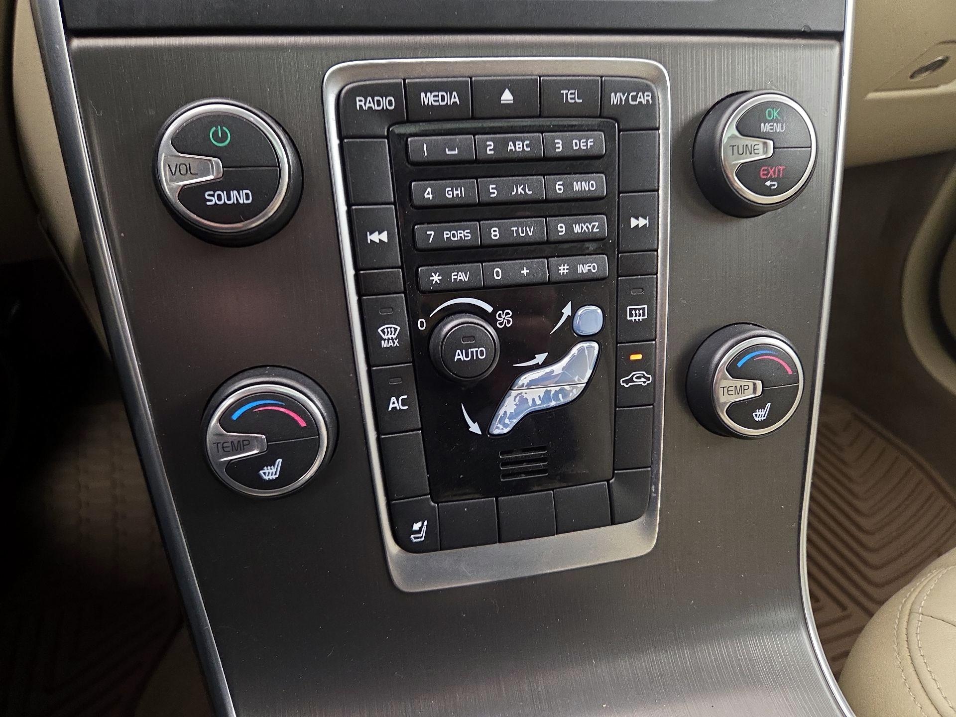 Thumbnail: 2015 Volvo V60 - 15