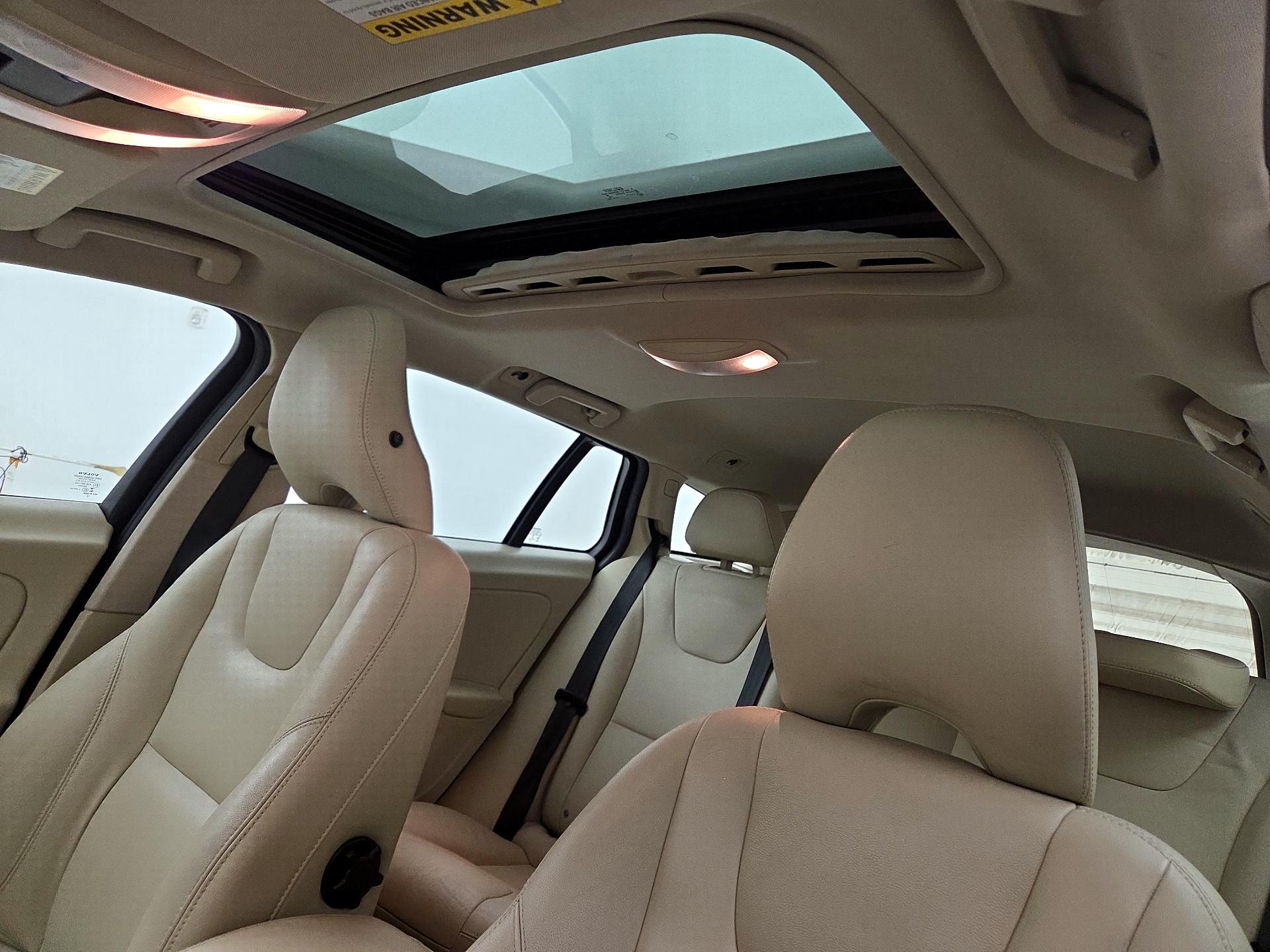 Thumbnail: 2015 Volvo V60 - 18