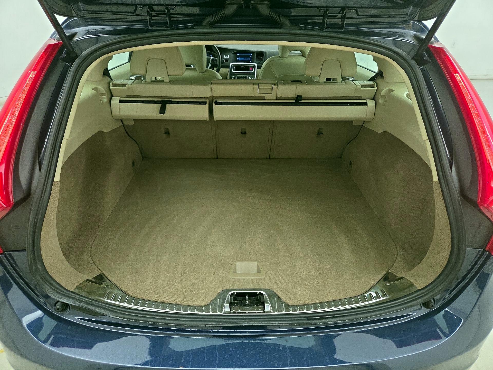 Thumbnail: 2015 Volvo V60 - 20