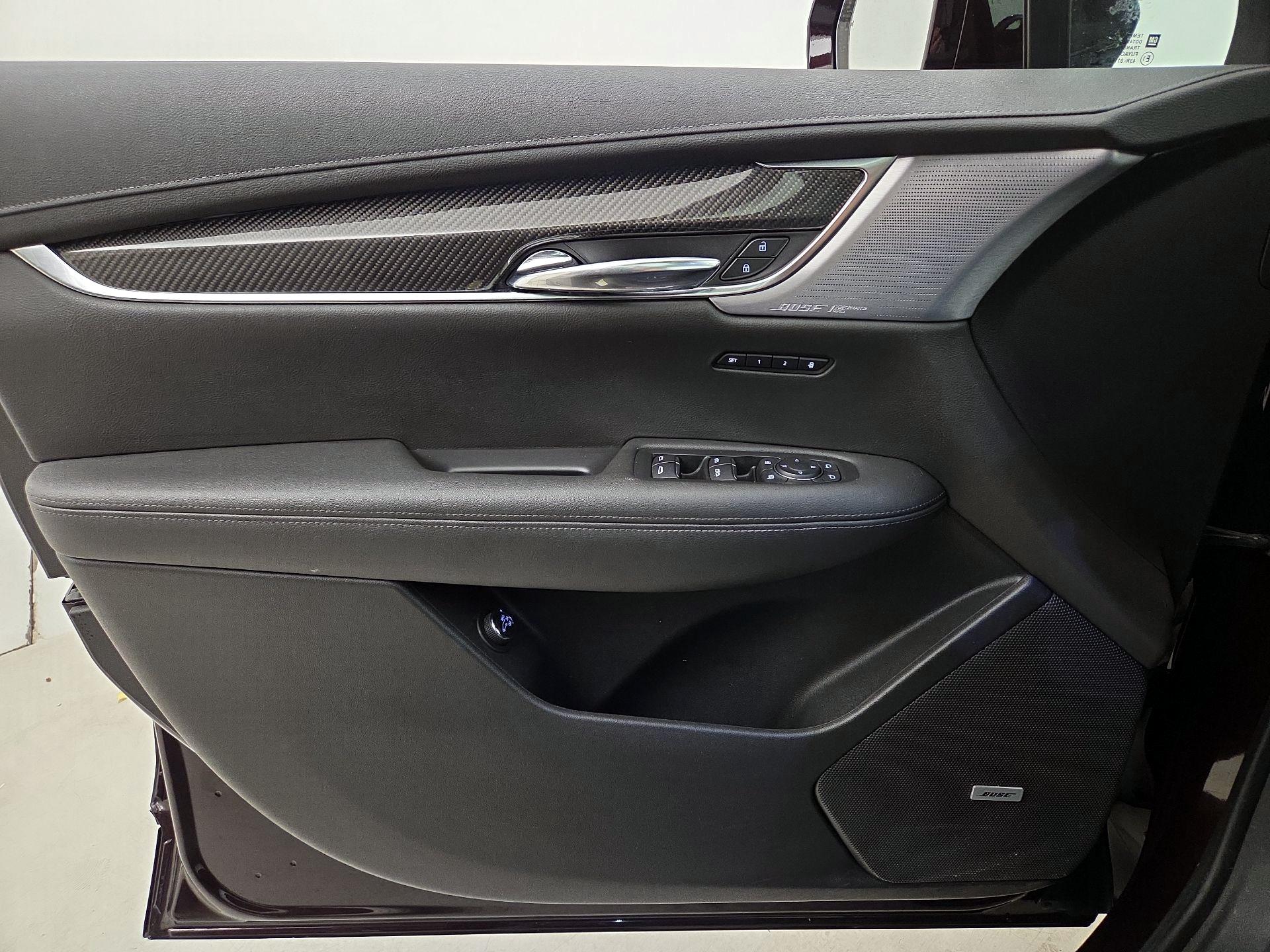 Thumbnail: 2020 Cadillac XT6 - 12