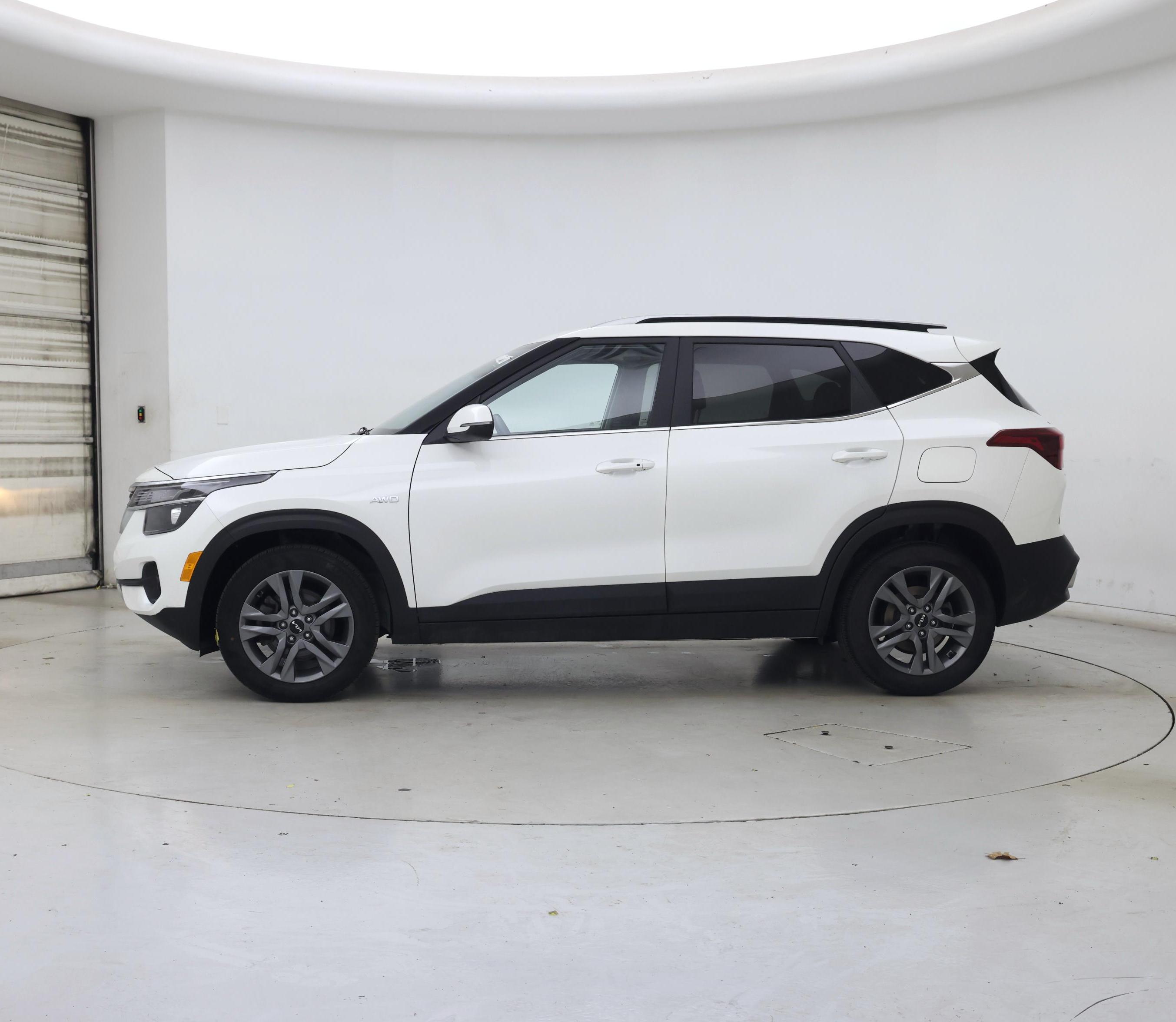 Thumbnail: 2023 Kia Seltos - 3