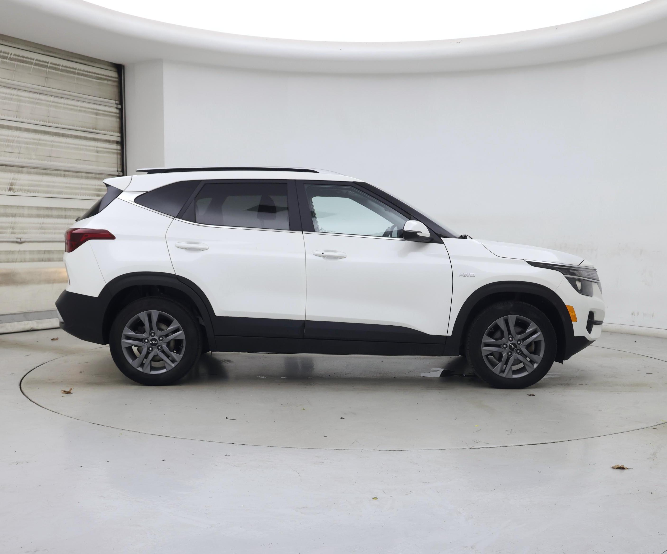 Thumbnail: 2023 Kia Seltos - 7