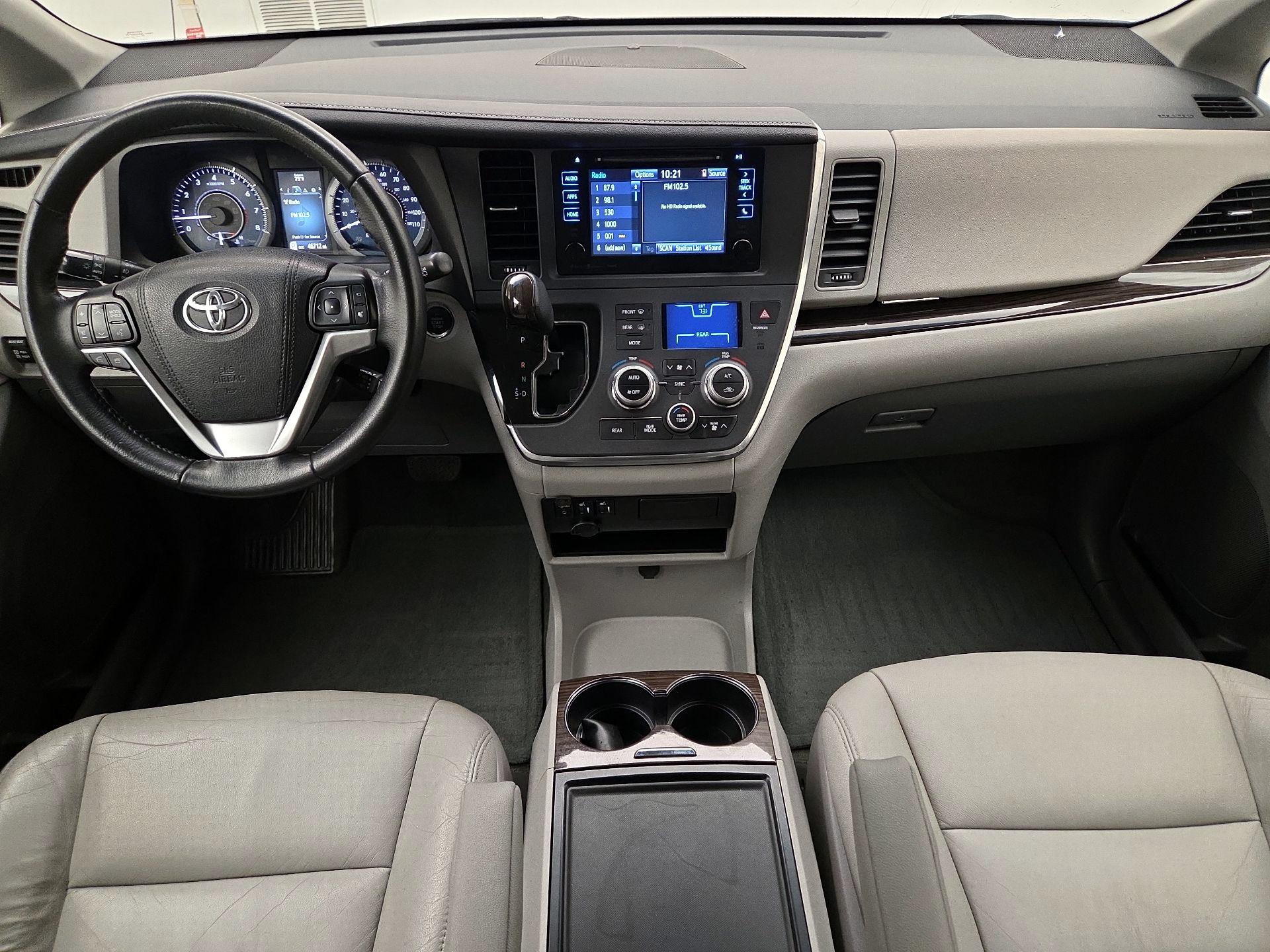 Thumbnail: 2017 Toyota Sienna - 9