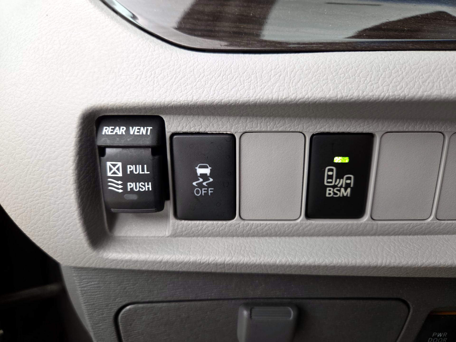 Thumbnail: 2017 Toyota Sienna - 13