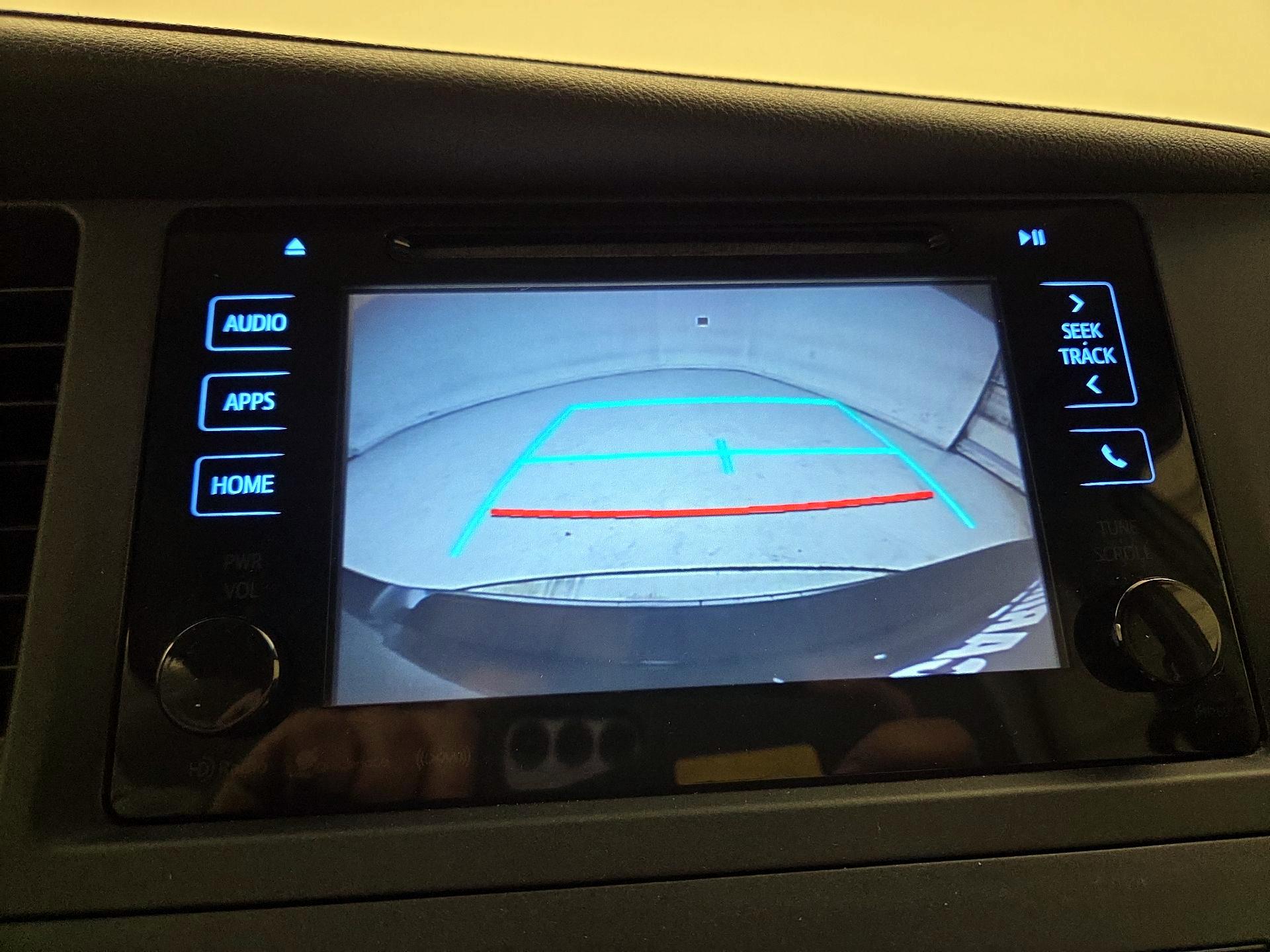 Thumbnail: 2017 Toyota Sienna - 14