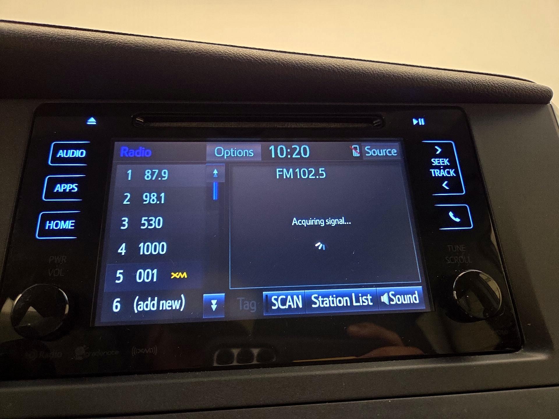 Thumbnail: 2017 Toyota Sienna - 15
