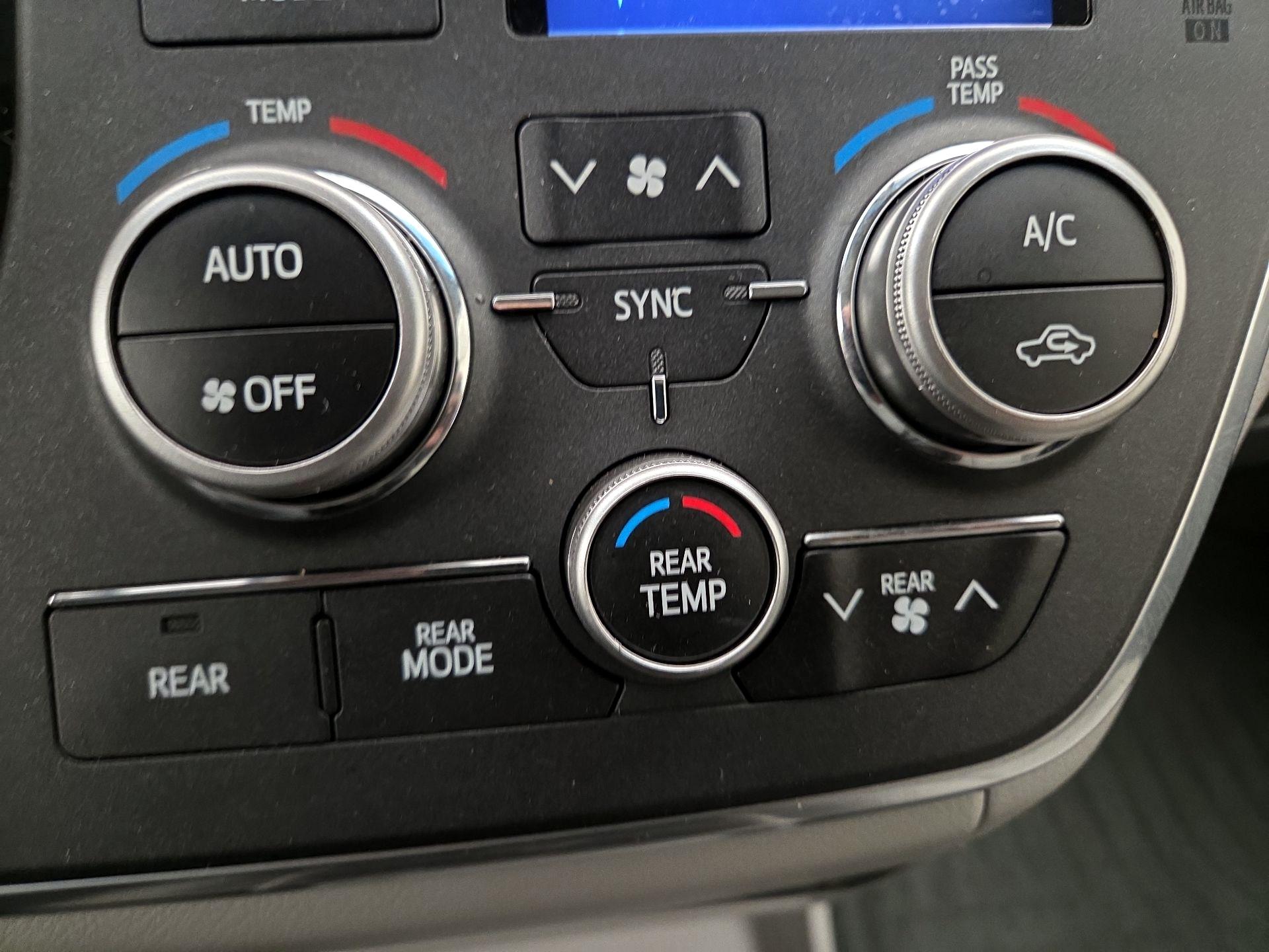 Thumbnail: 2017 Toyota Sienna - 16