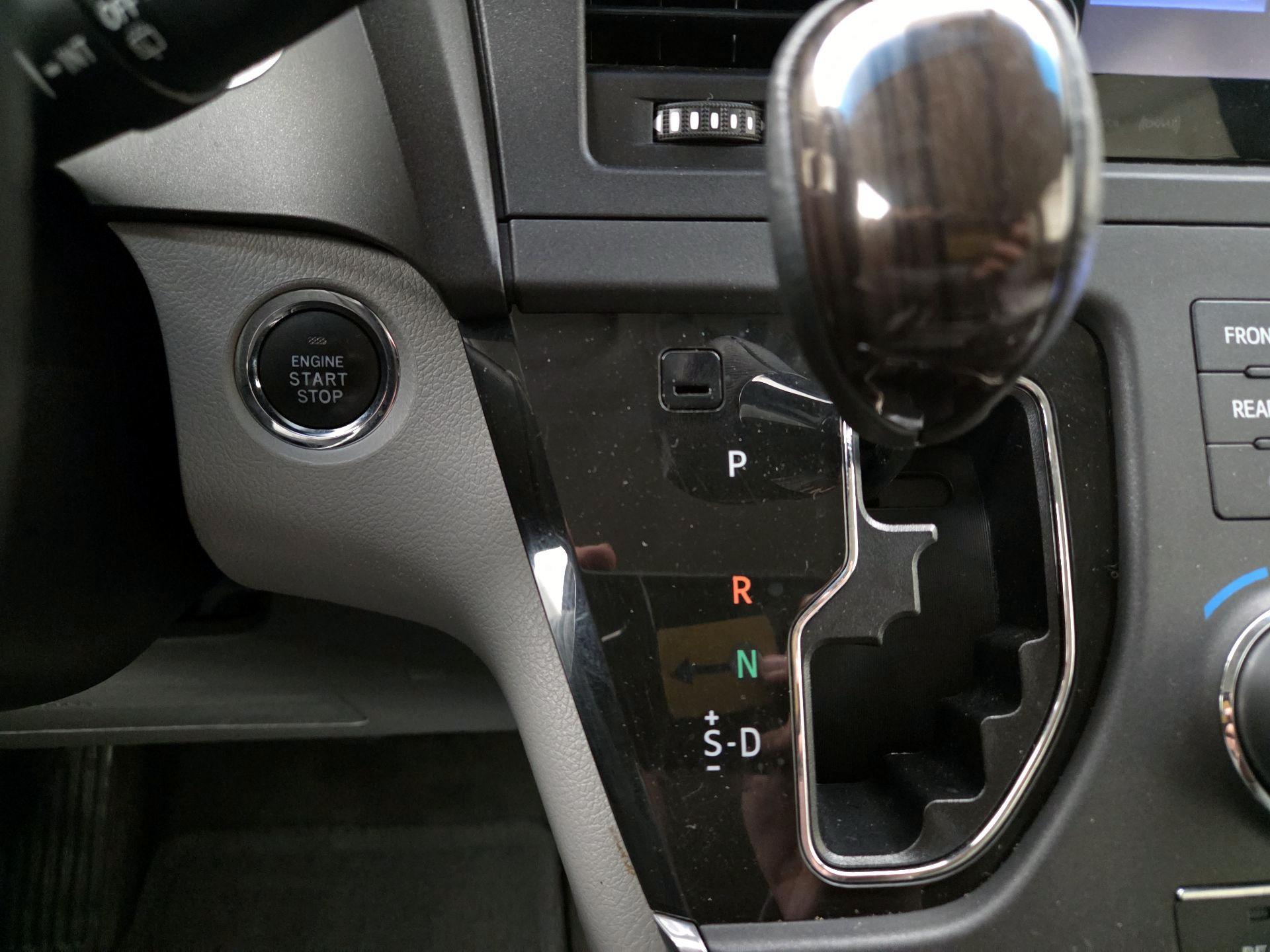 Thumbnail: 2017 Toyota Sienna - 17