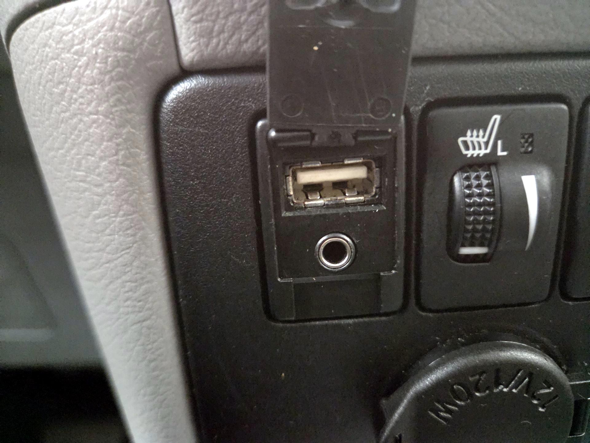 Thumbnail: 2017 Toyota Sienna - 18