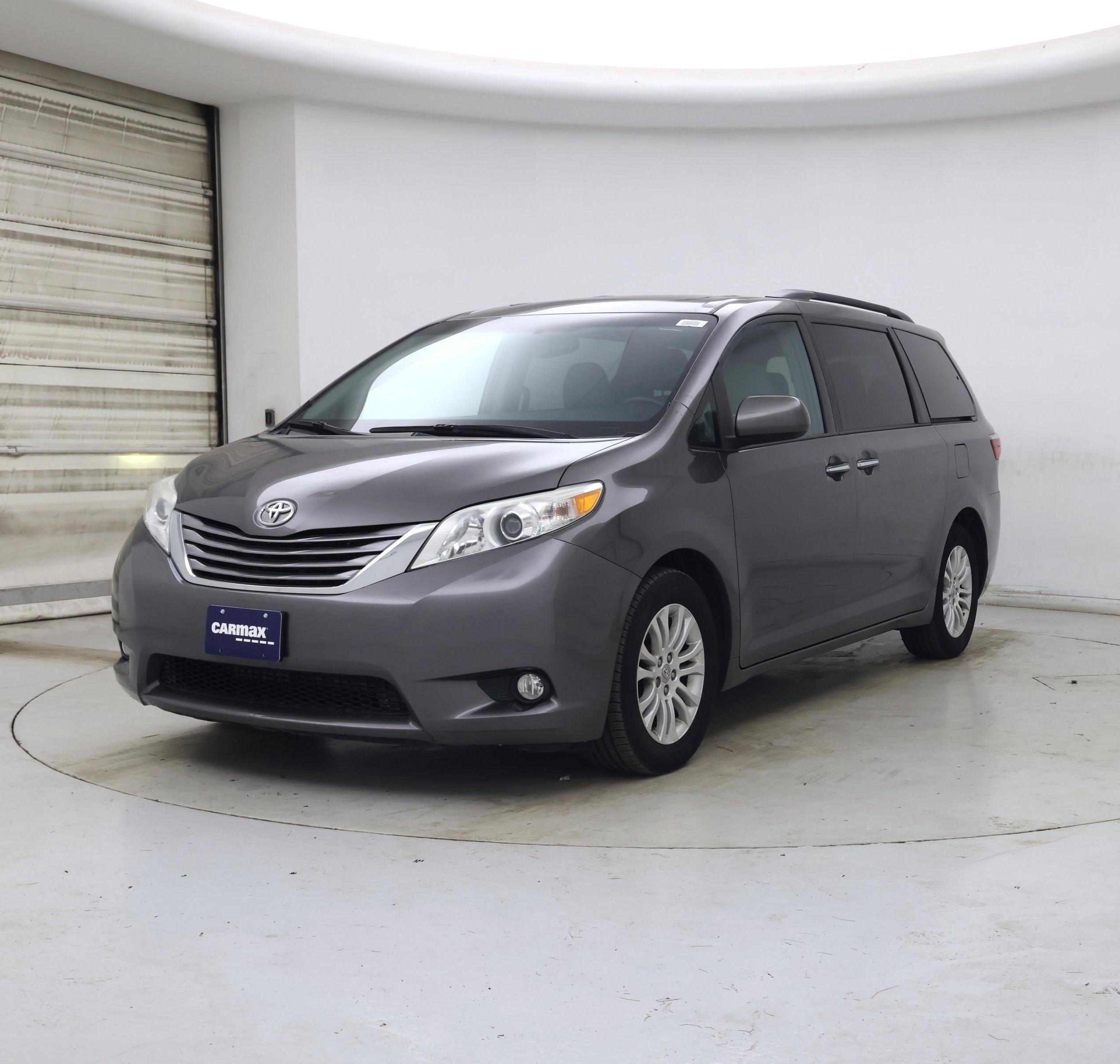 Thumbnail: 2017 Toyota Sienna - 4