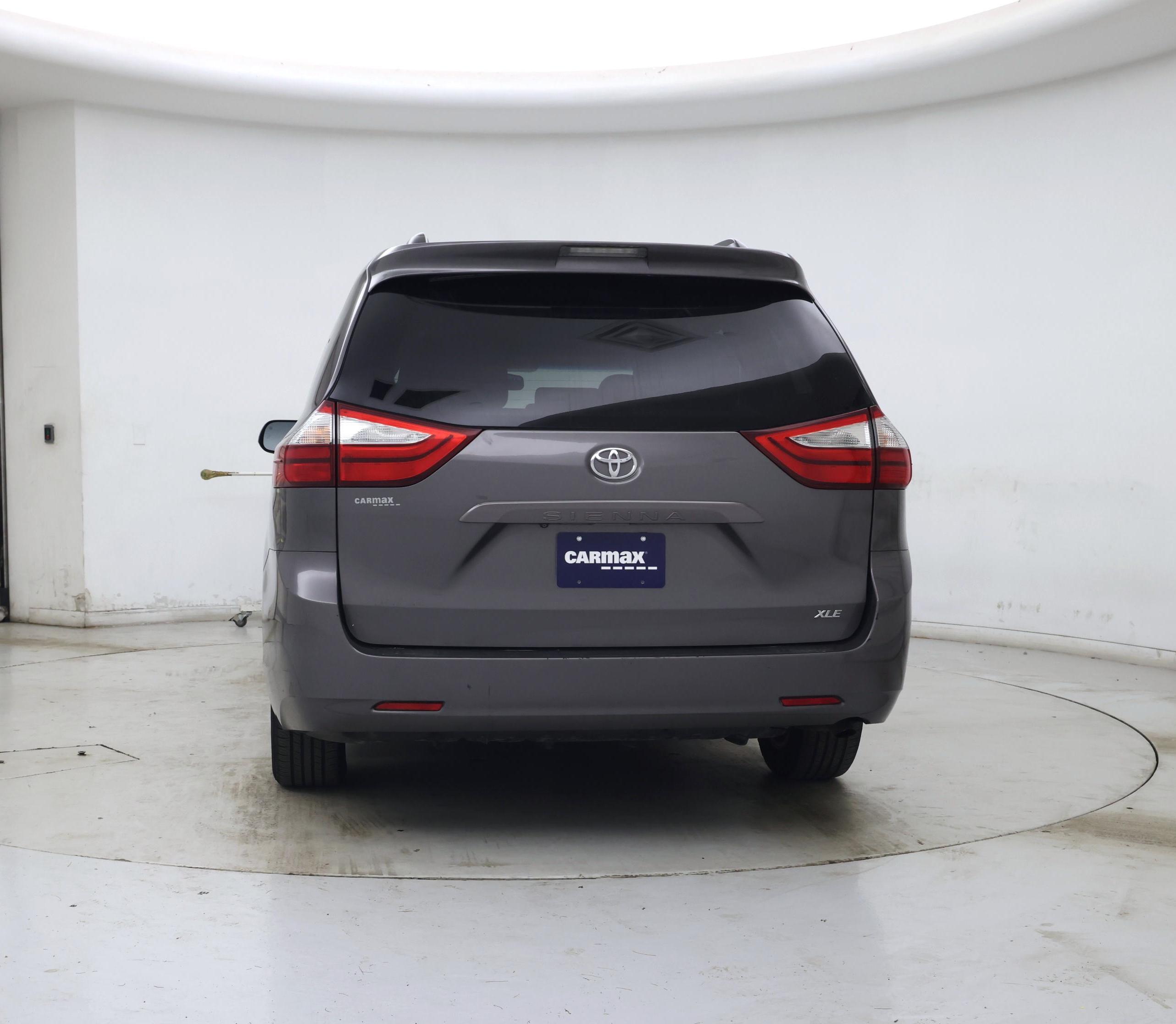 Thumbnail: 2017 Toyota Sienna - 6