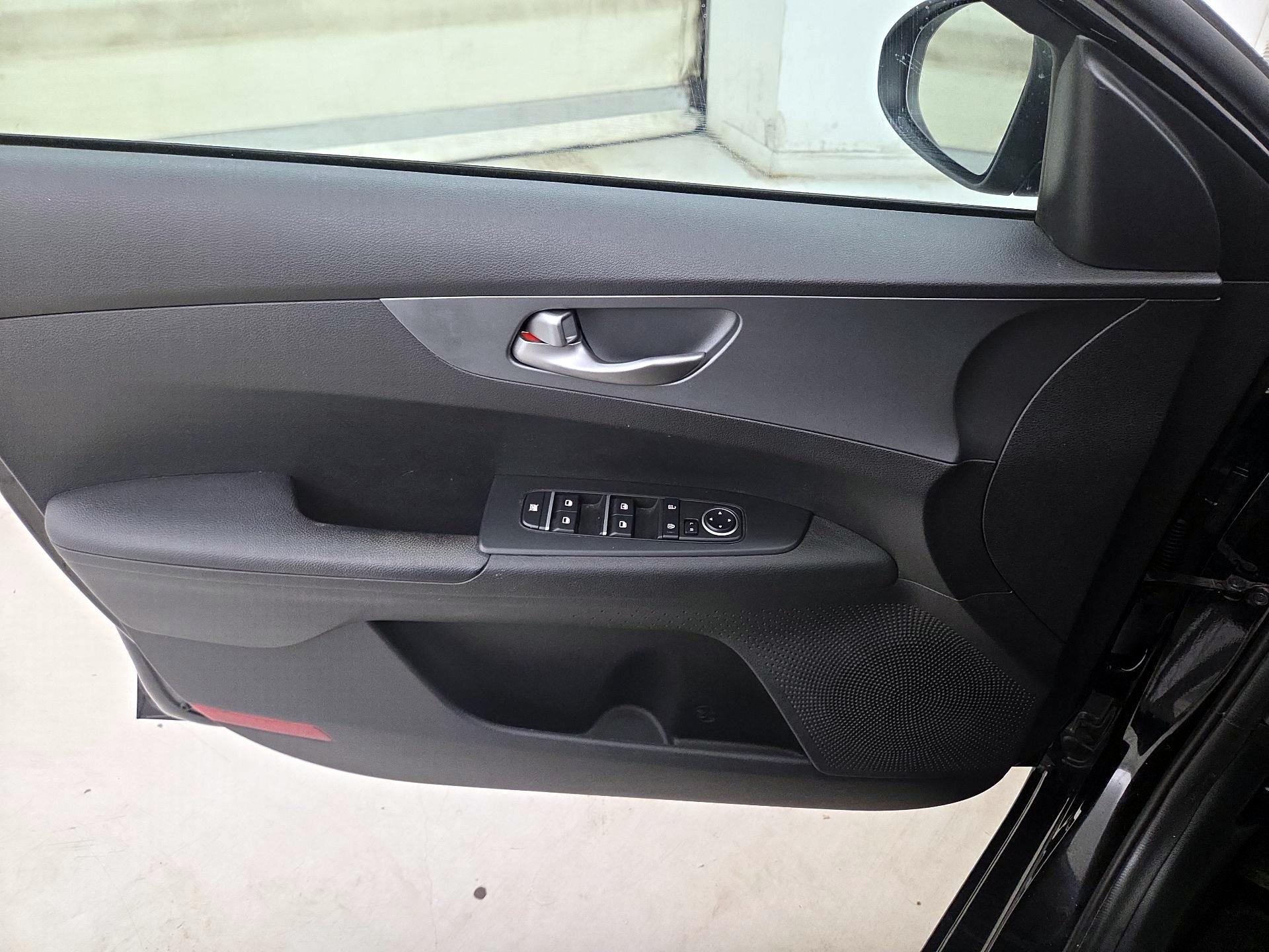 Thumbnail: 2021 Kia Forte - 12