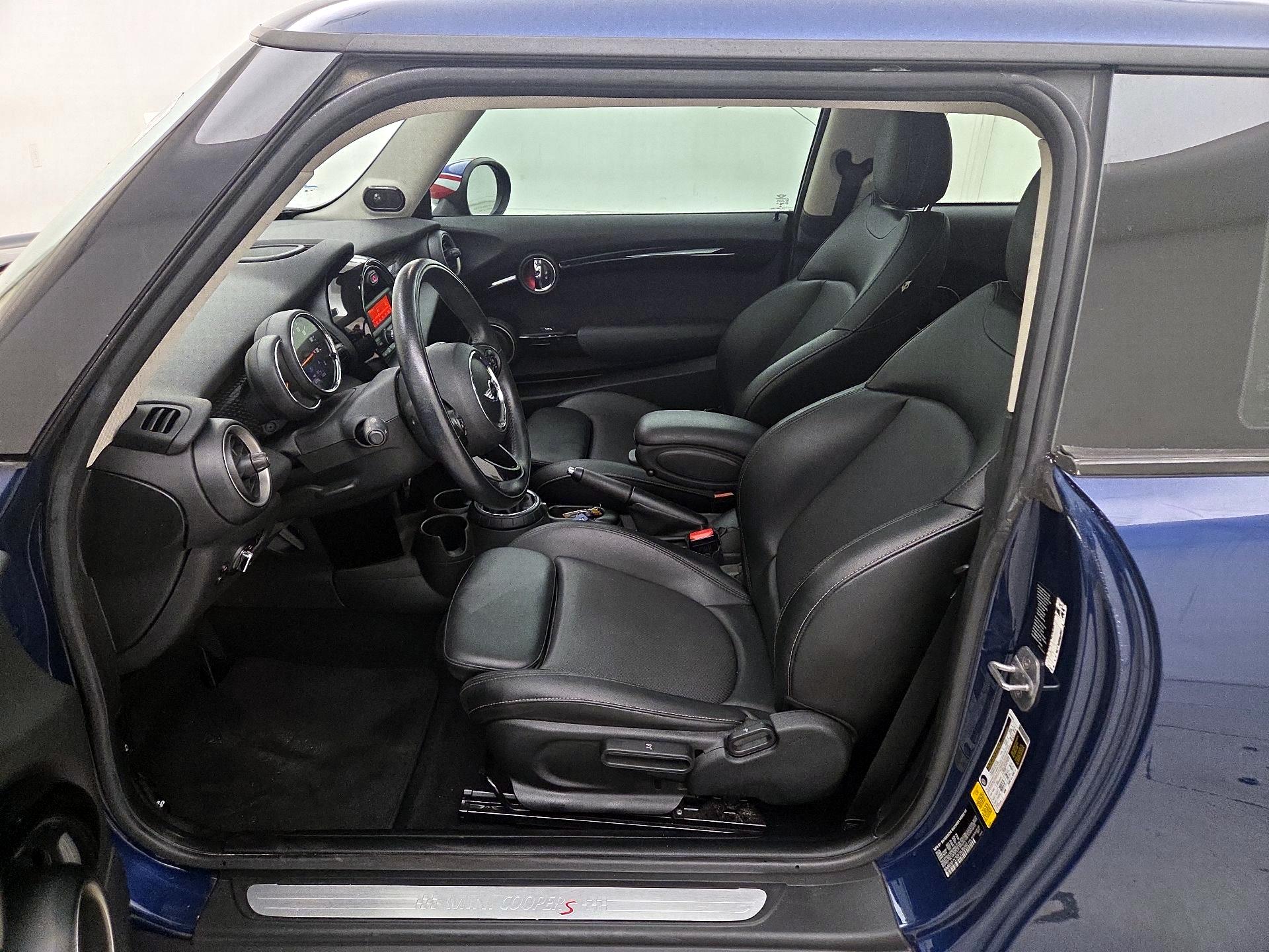 Thumbnail: 2015 MINI Cooper Hardtop - 11