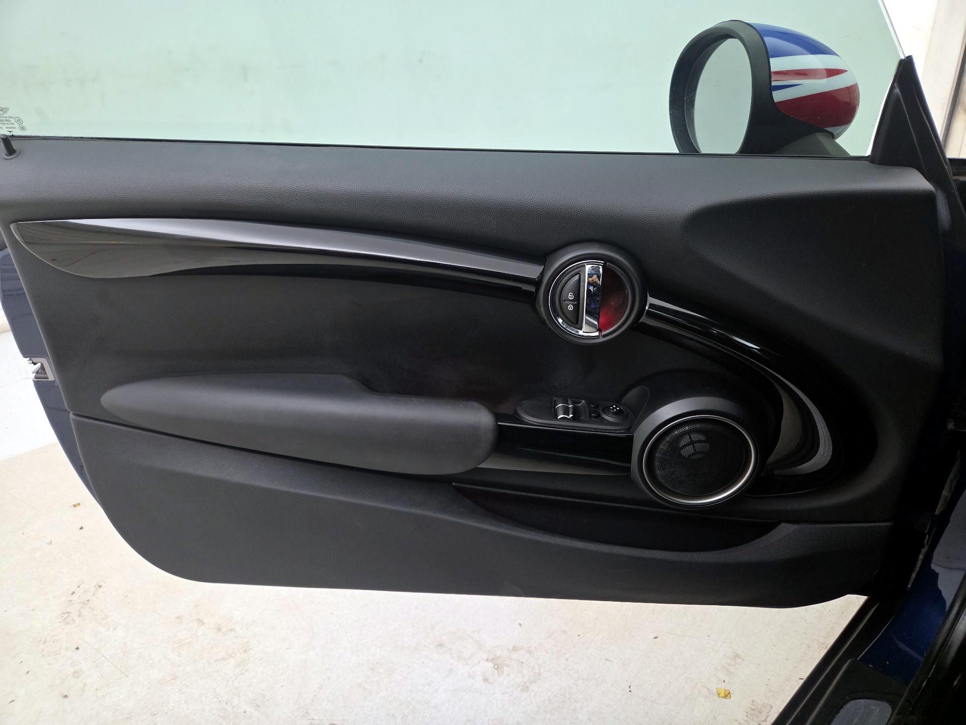 Thumbnail: 2015 MINI Cooper Hardtop - 12