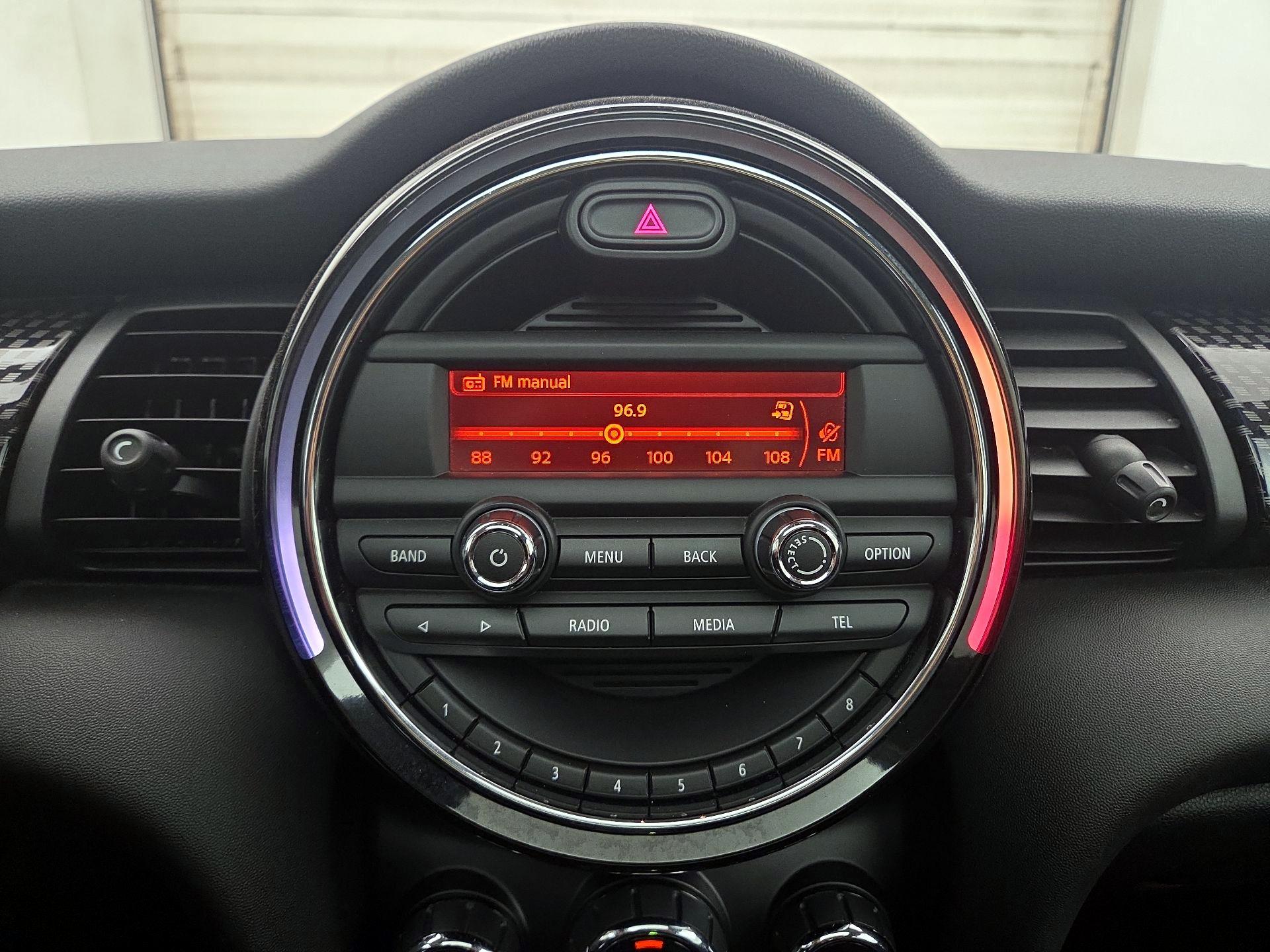 Thumbnail: 2015 MINI Cooper Hardtop - 14