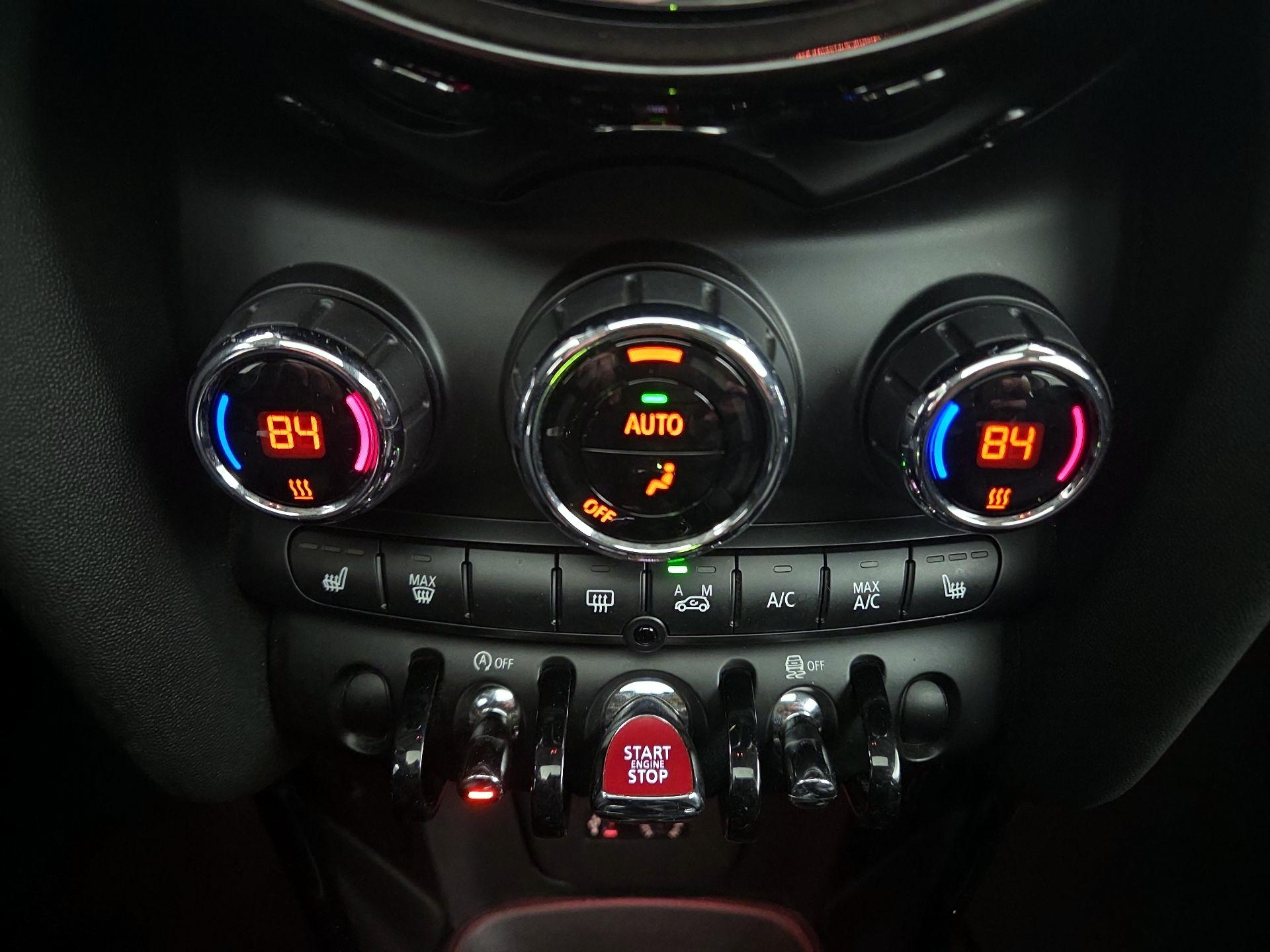 Thumbnail: 2015 MINI Cooper Hardtop - 15