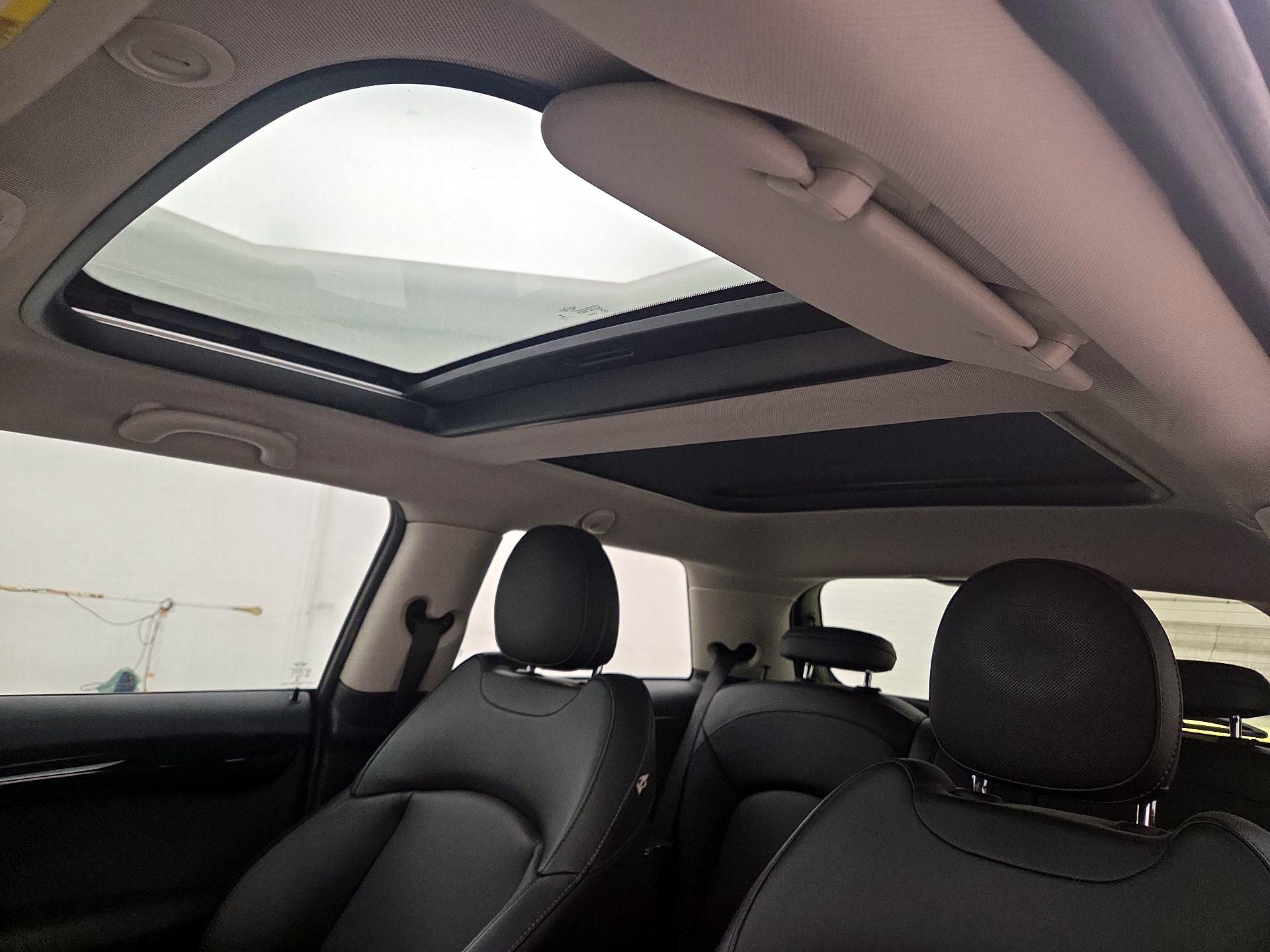 Thumbnail: 2015 MINI Cooper Hardtop - 18